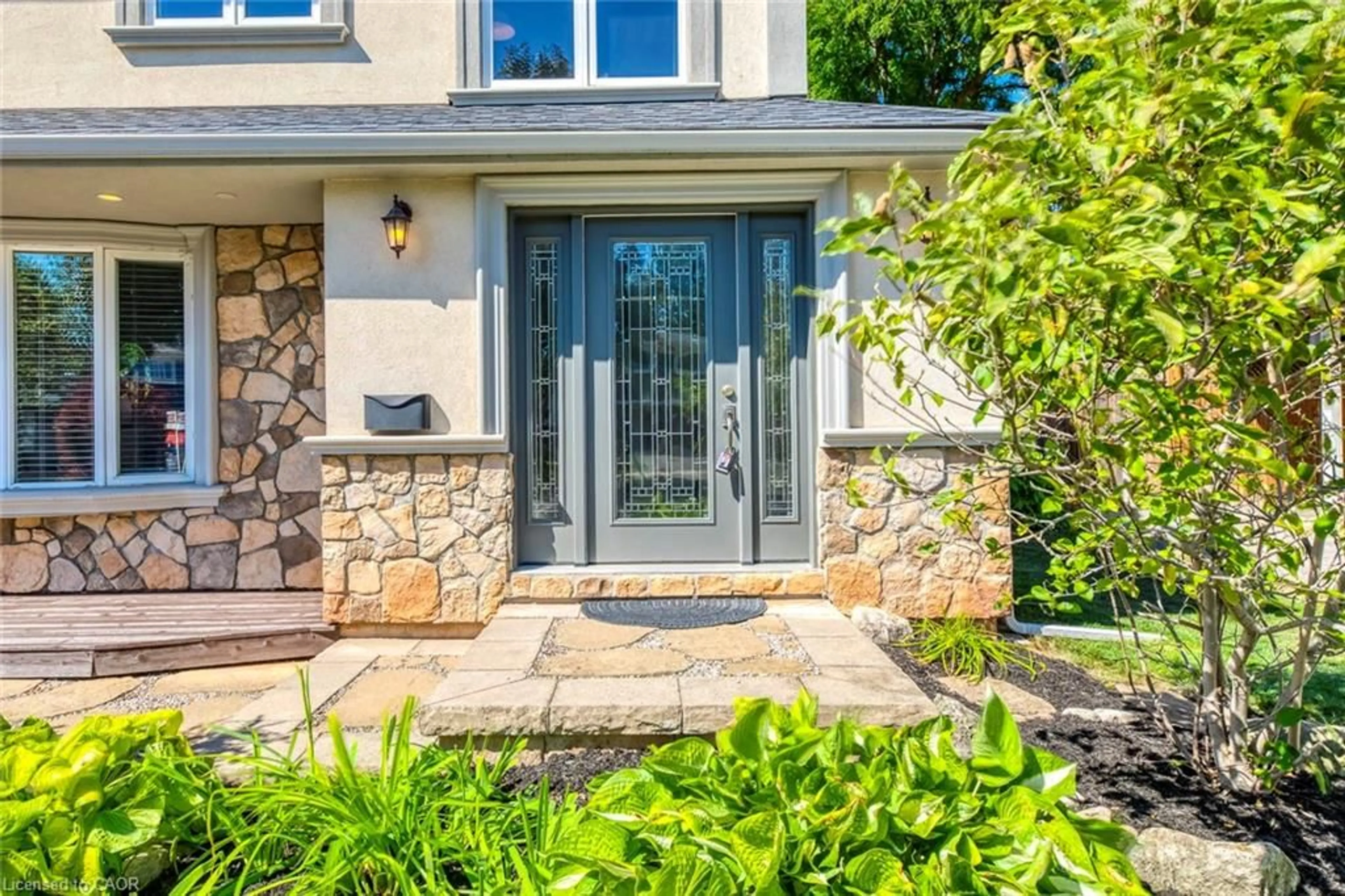 Indoor entryway for 5281 Cindy Lane, Burlington Ontario L7L 3Y4