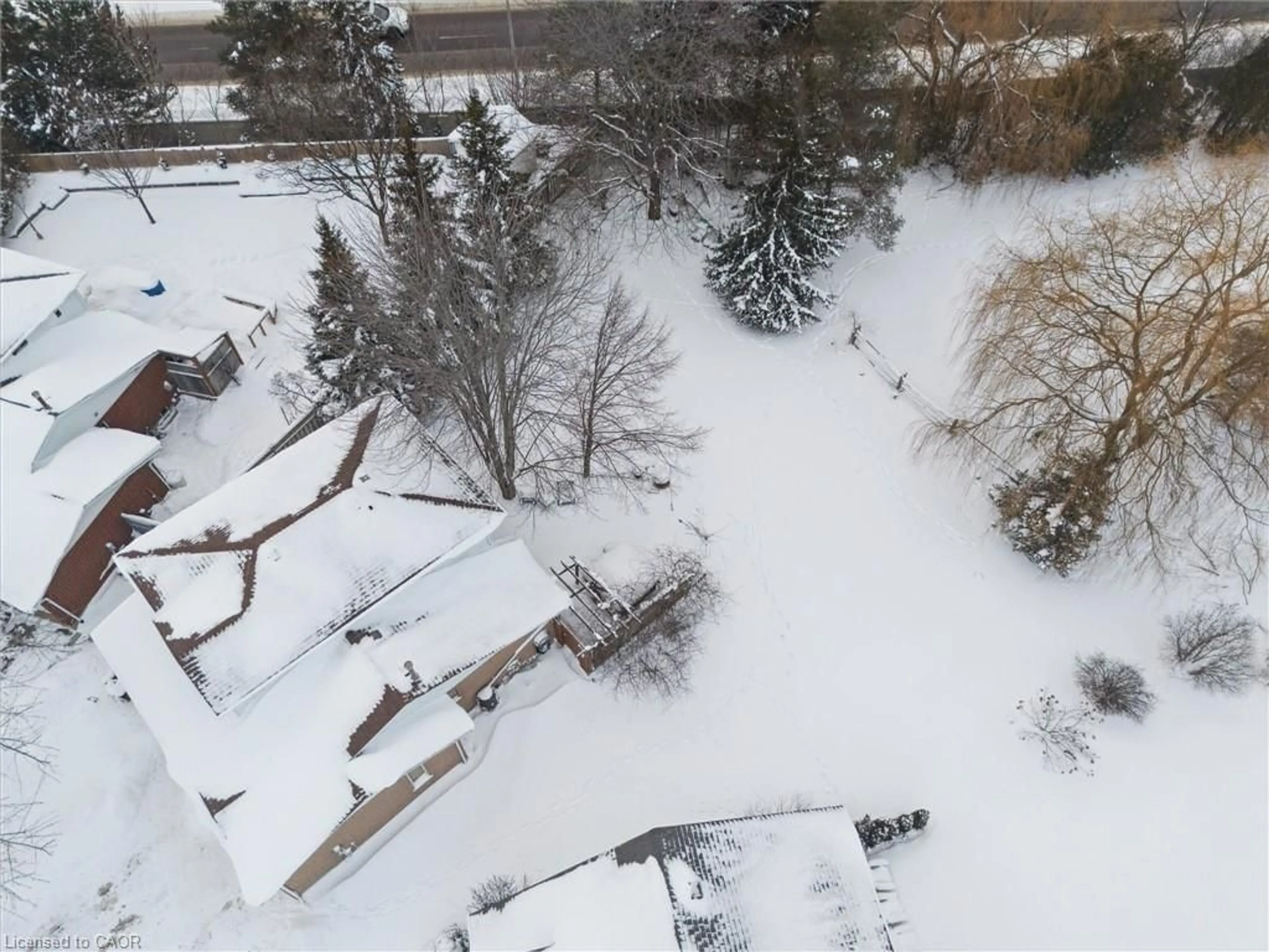 A pic from outside/outdoor area/front of a property/back of a property/a pic from drone, street for 98 Old Maple Lane, Kitchener Ontario N2N 3B3