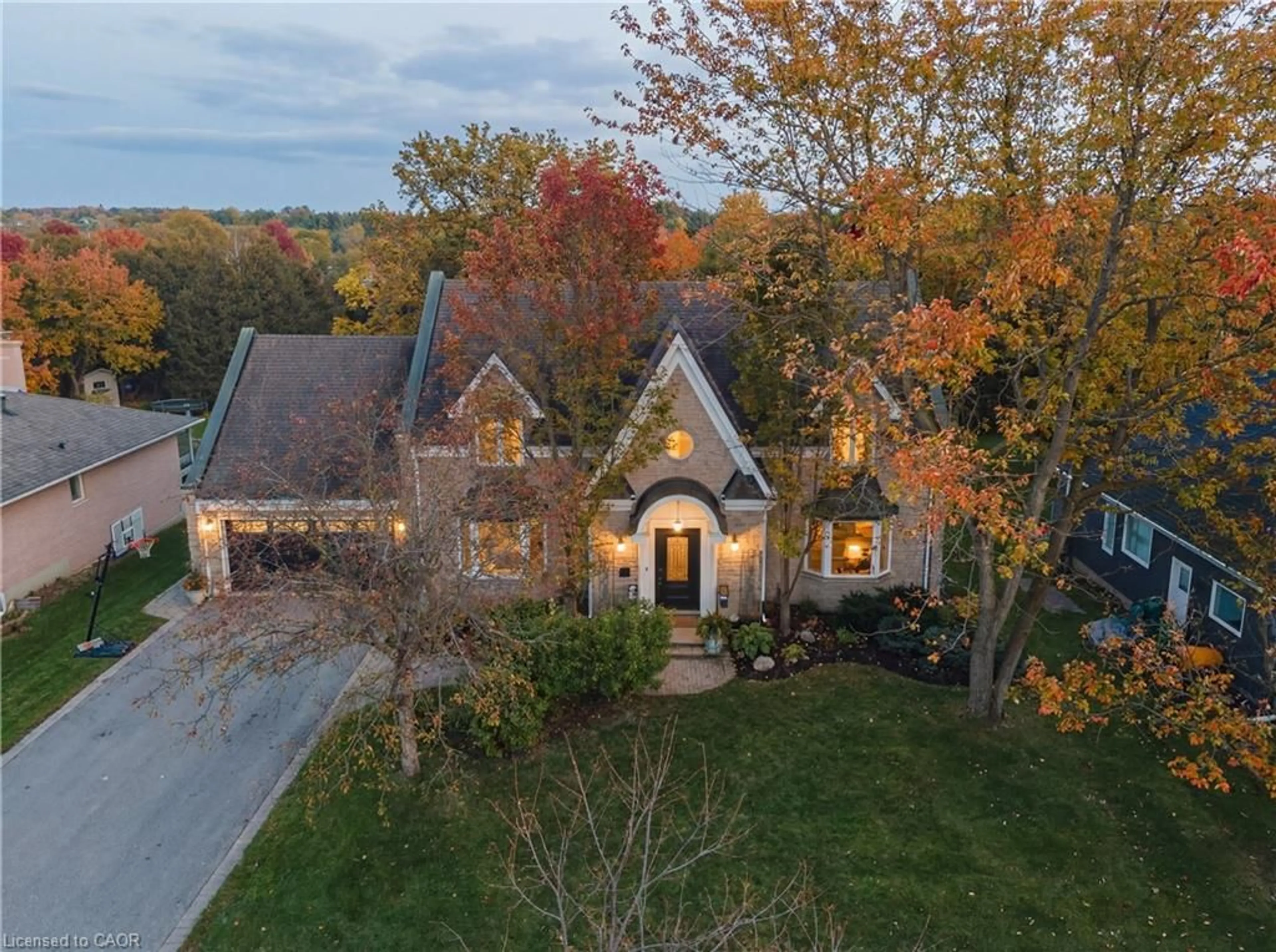 A pic from outside/outdoor area/front of a property/back of a property/a pic from drone, street for 21 Granbridge Dr, West Montrose Ontario N0B 2V0