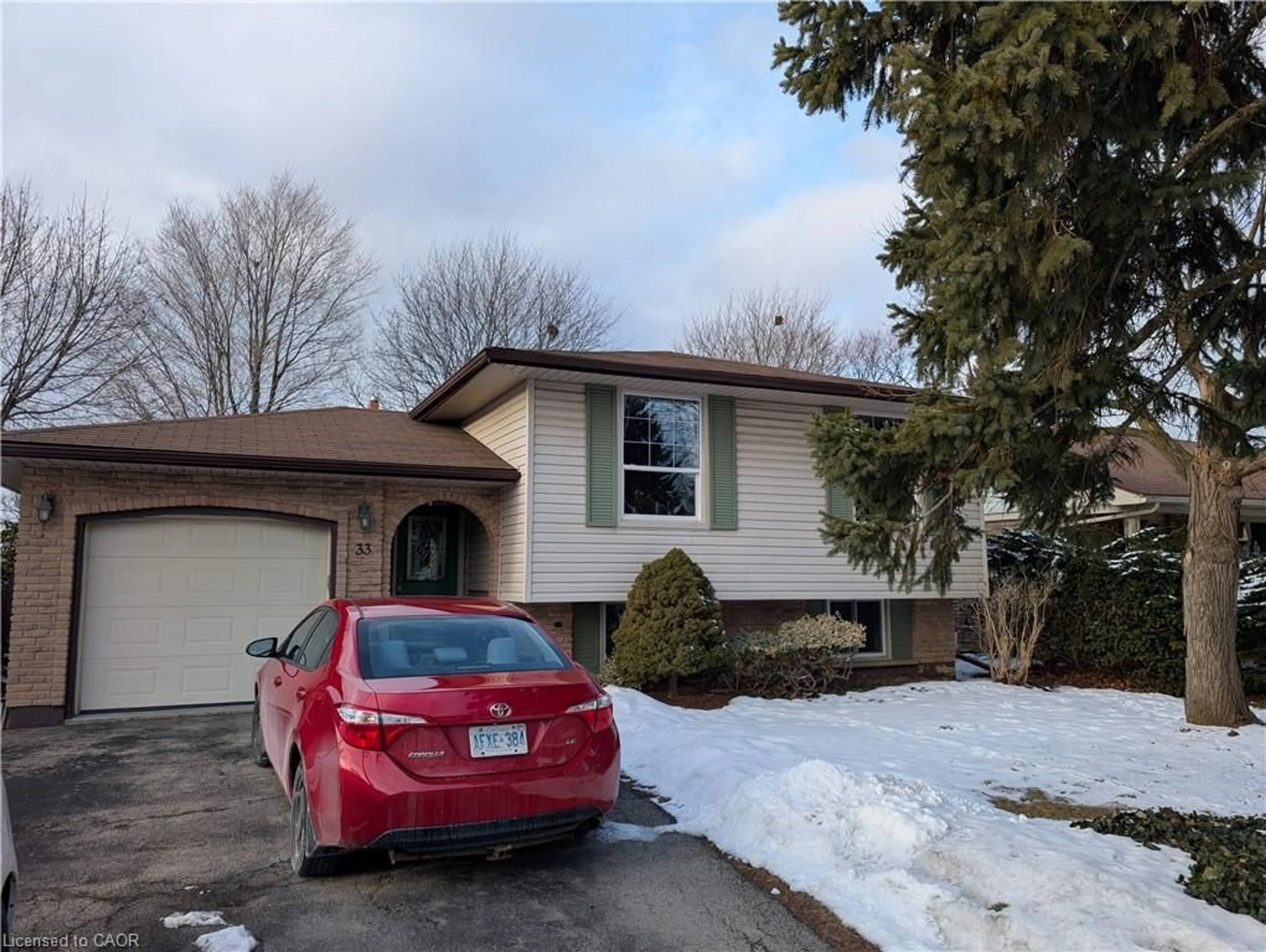 Home with vinyl exterior material, street for 33 Appleford Rd, Hamilton Ontario L9C 6B5