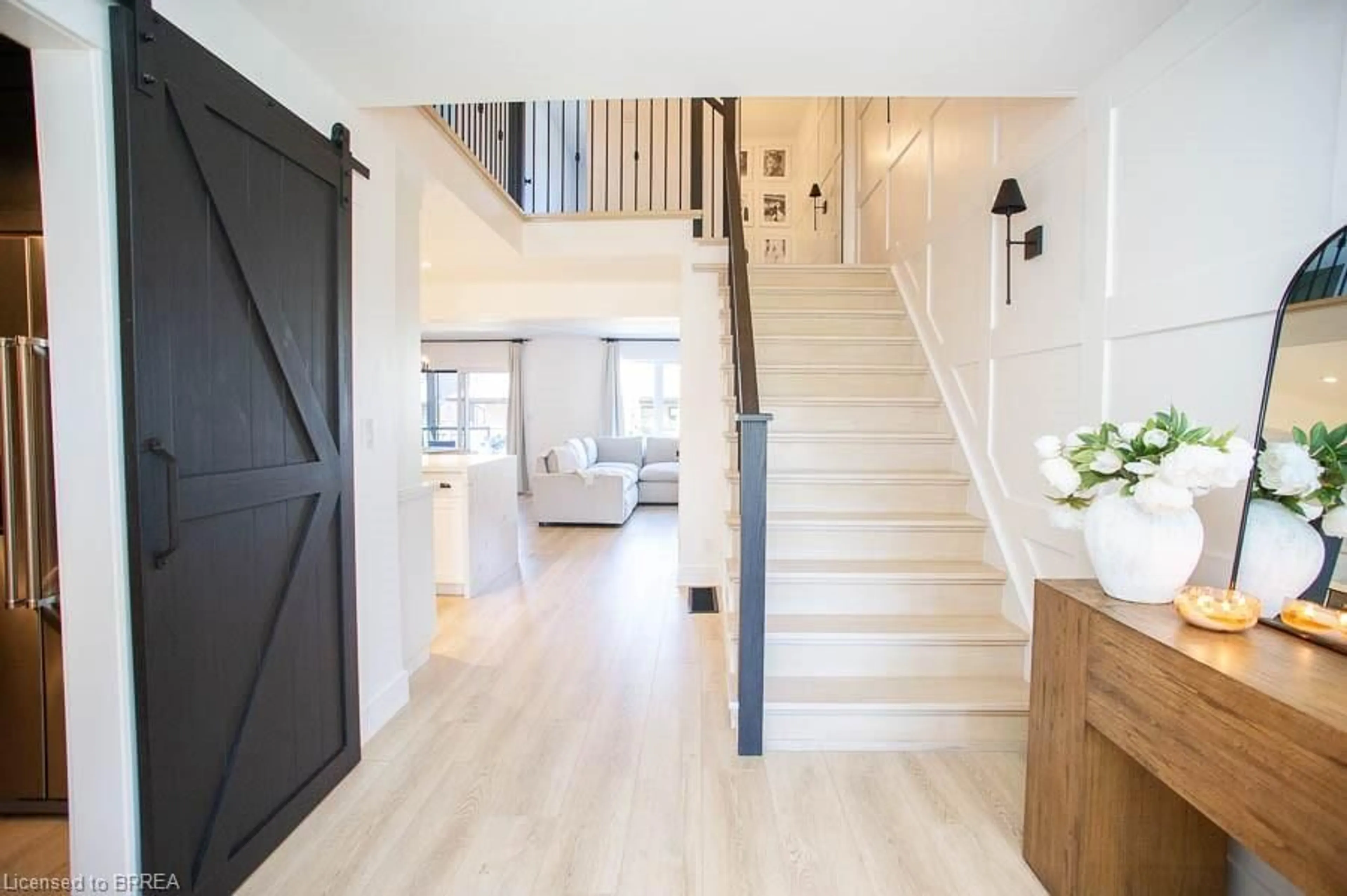 Indoor entryway for 26 Gibbons St, Waterford Ontario N0E 1Y0