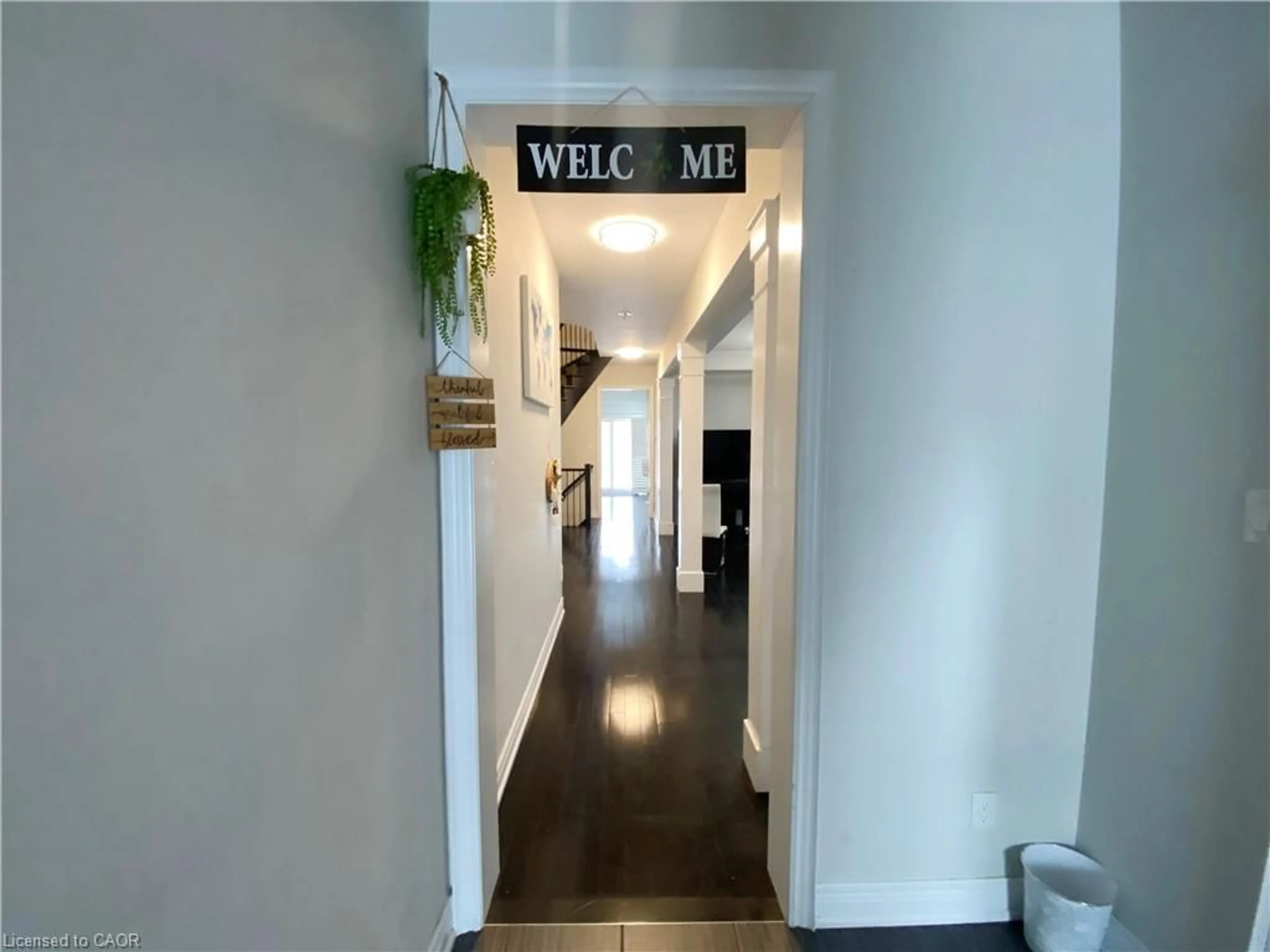 Indoor foyer for 803 Robert Ferrie Dr, Kitchener Ontario N2R 0B8