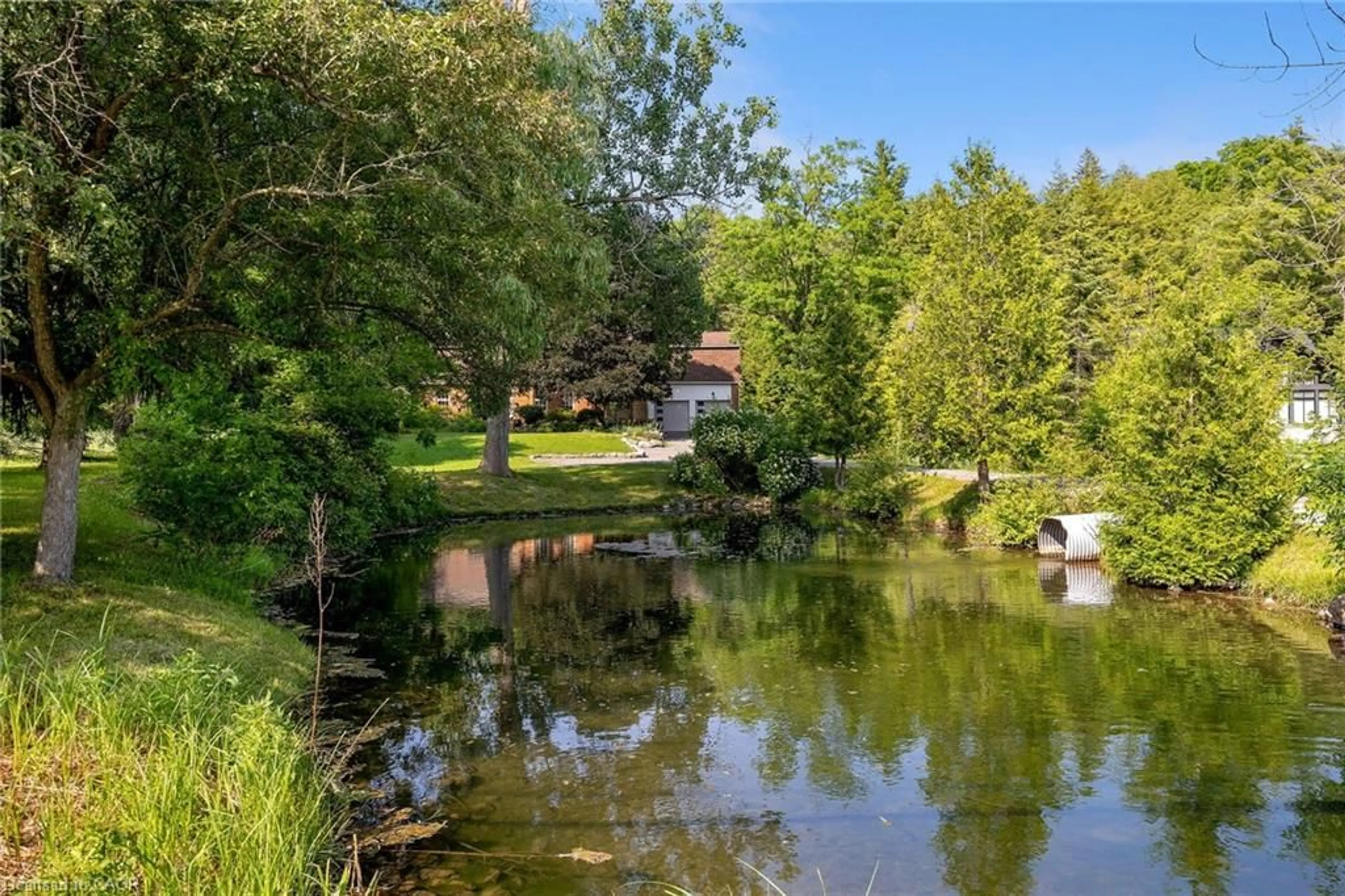 A pic from outside/outdoor area/front of a property/back of a property/a pic from drone, water/lake/river/ocean view for 5535 Cedar Springs Rd, Burlington Ontario L7P 0C2