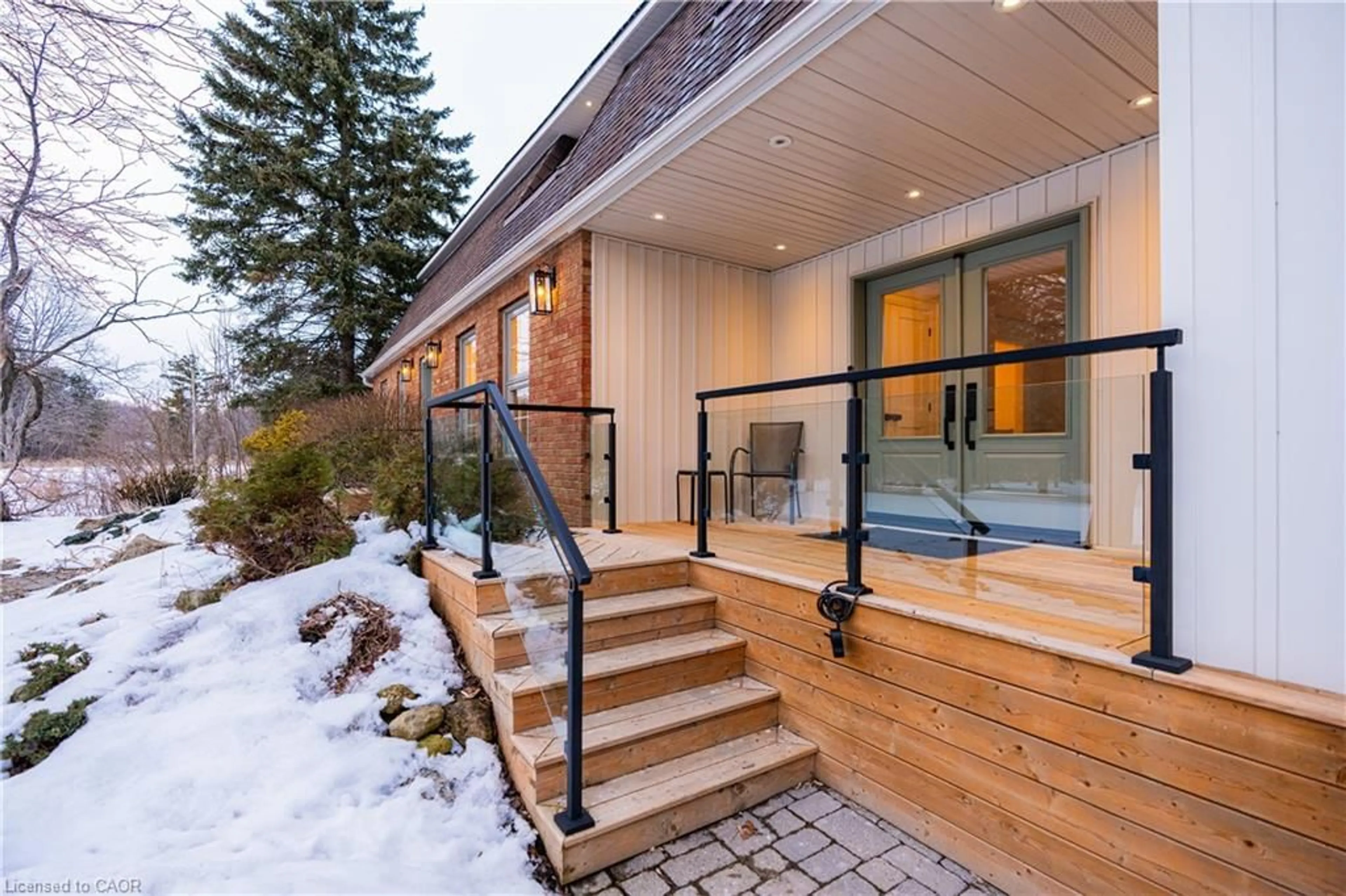 Patio, mountain view for 5535 Cedar Springs Rd, Burlington Ontario L7P 0C2