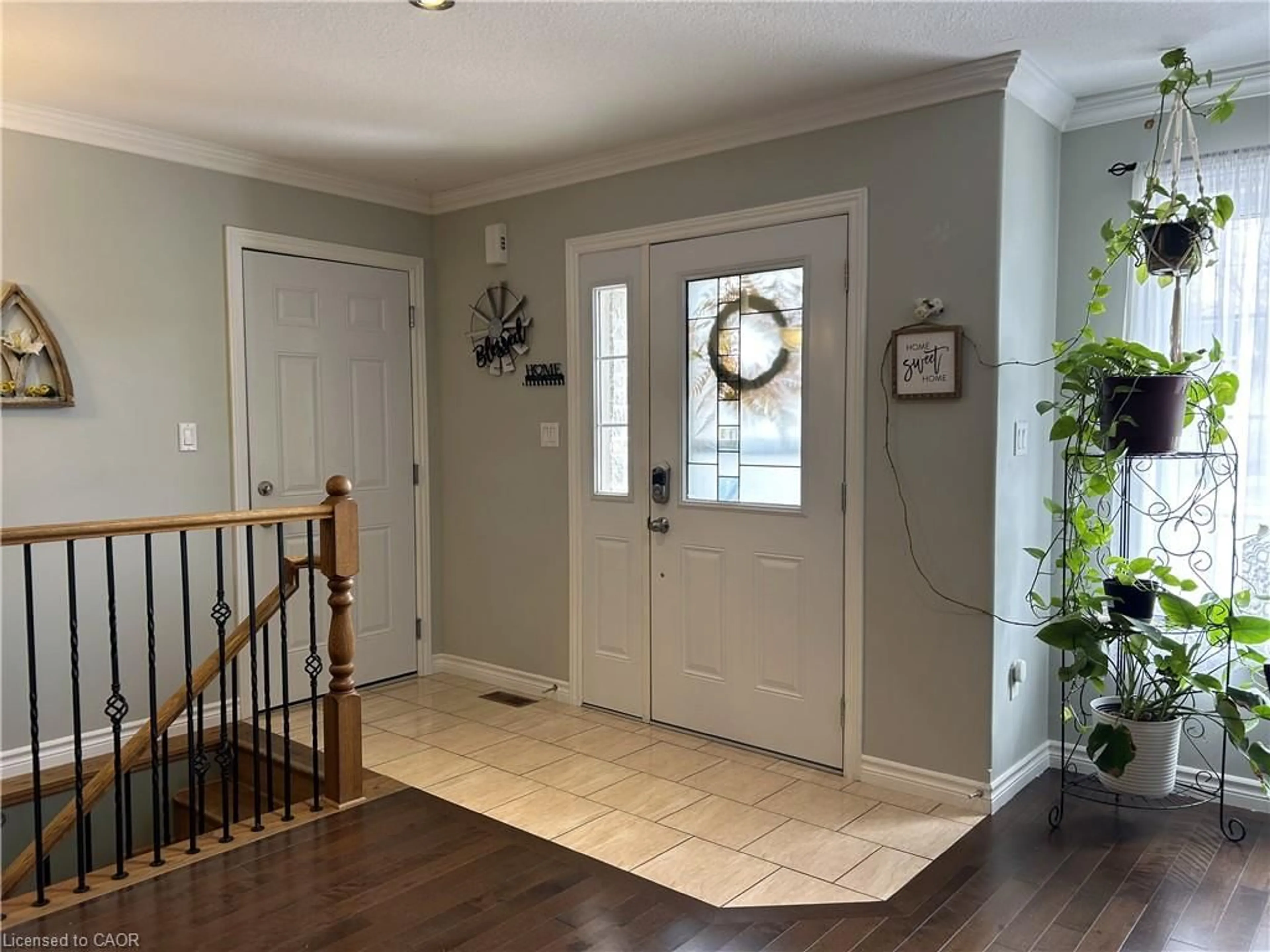 Indoor entryway for 8-1 Homewood Ave, Simcoe Ontario N3Y 2T1