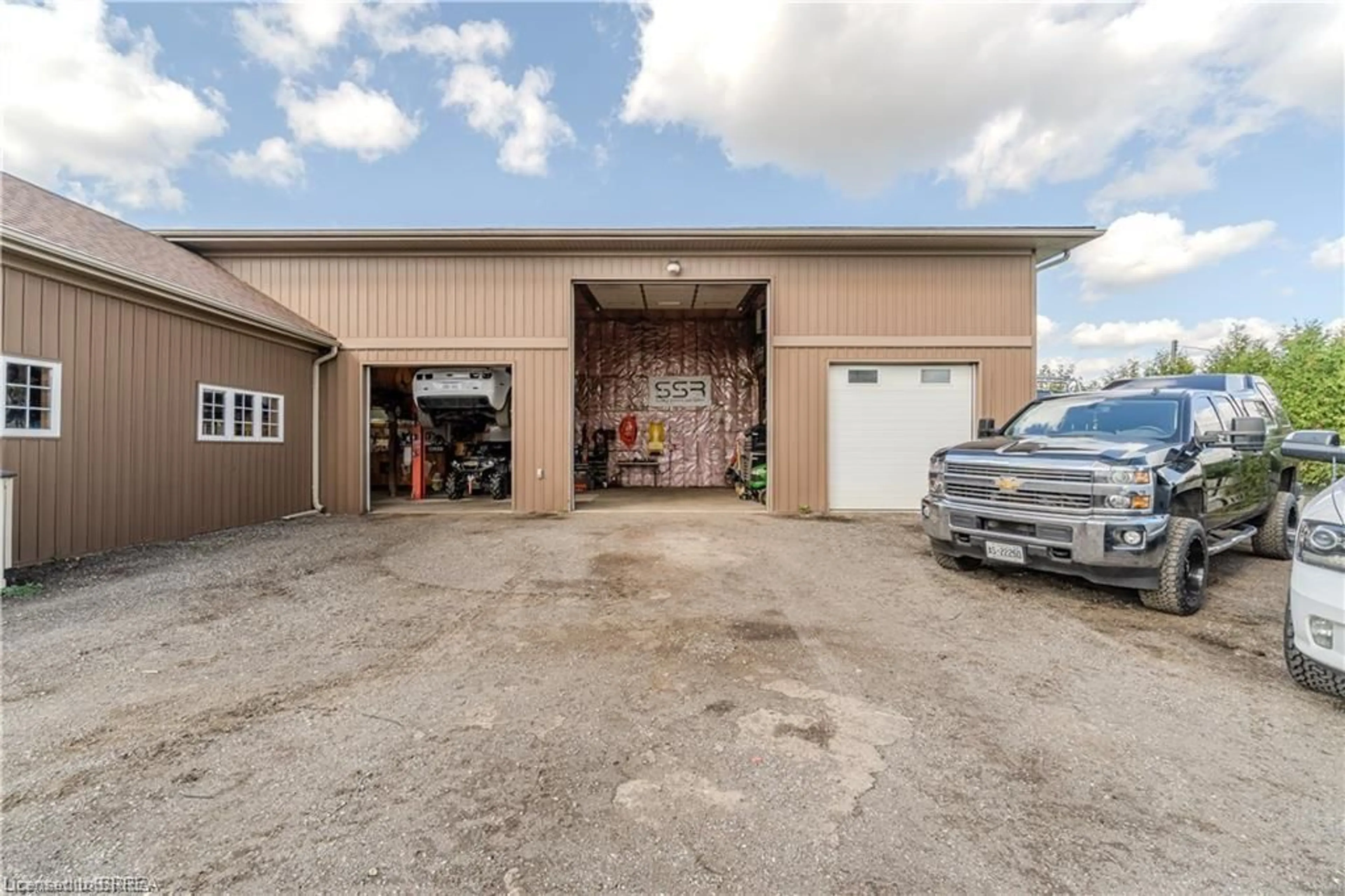Indoor garage for 591 Governors Rd, Paris Ontario N3L 3E1