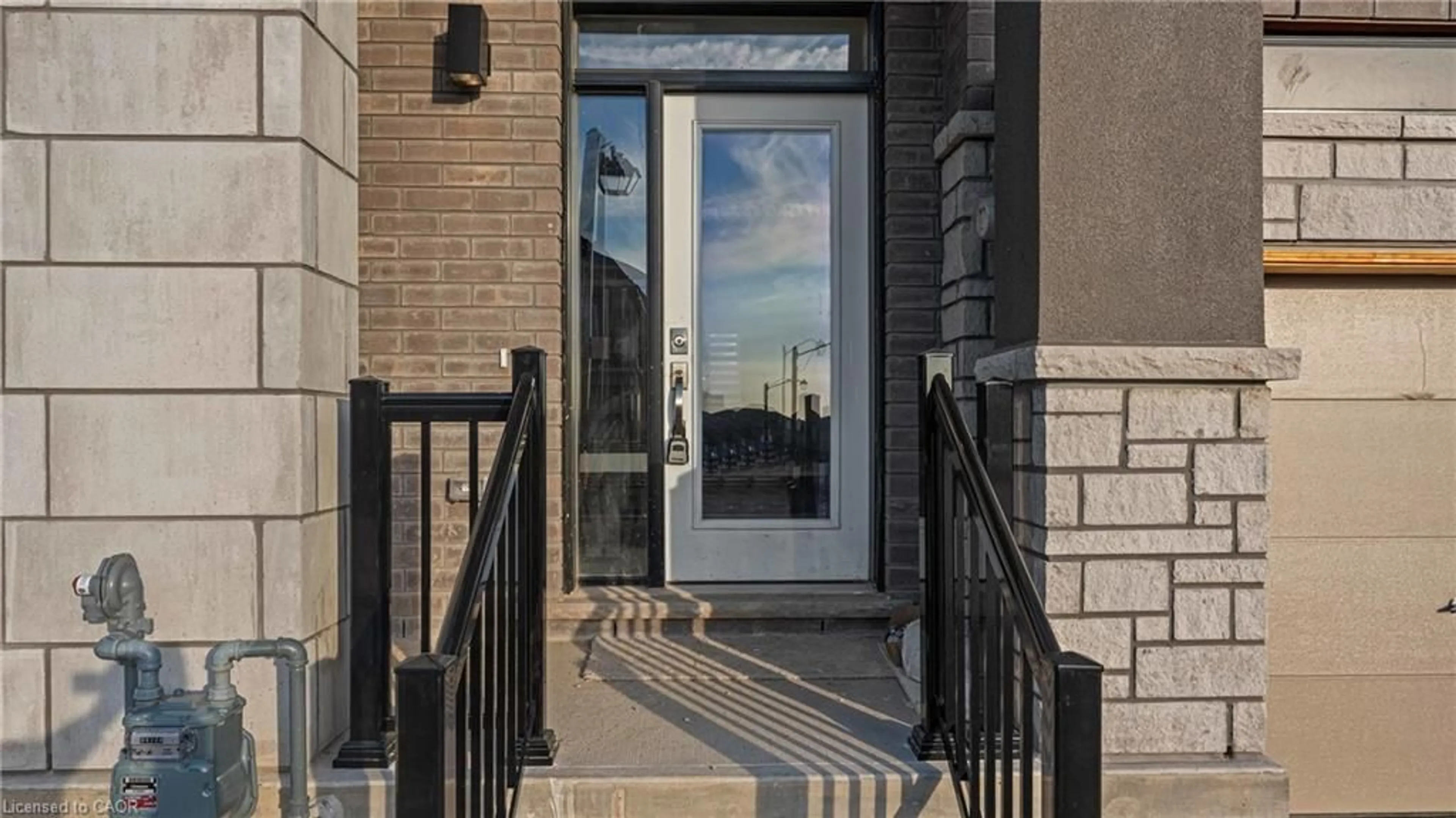 Indoor entryway for 21 George Brier Dr, Paris Ontario N3L 0L1