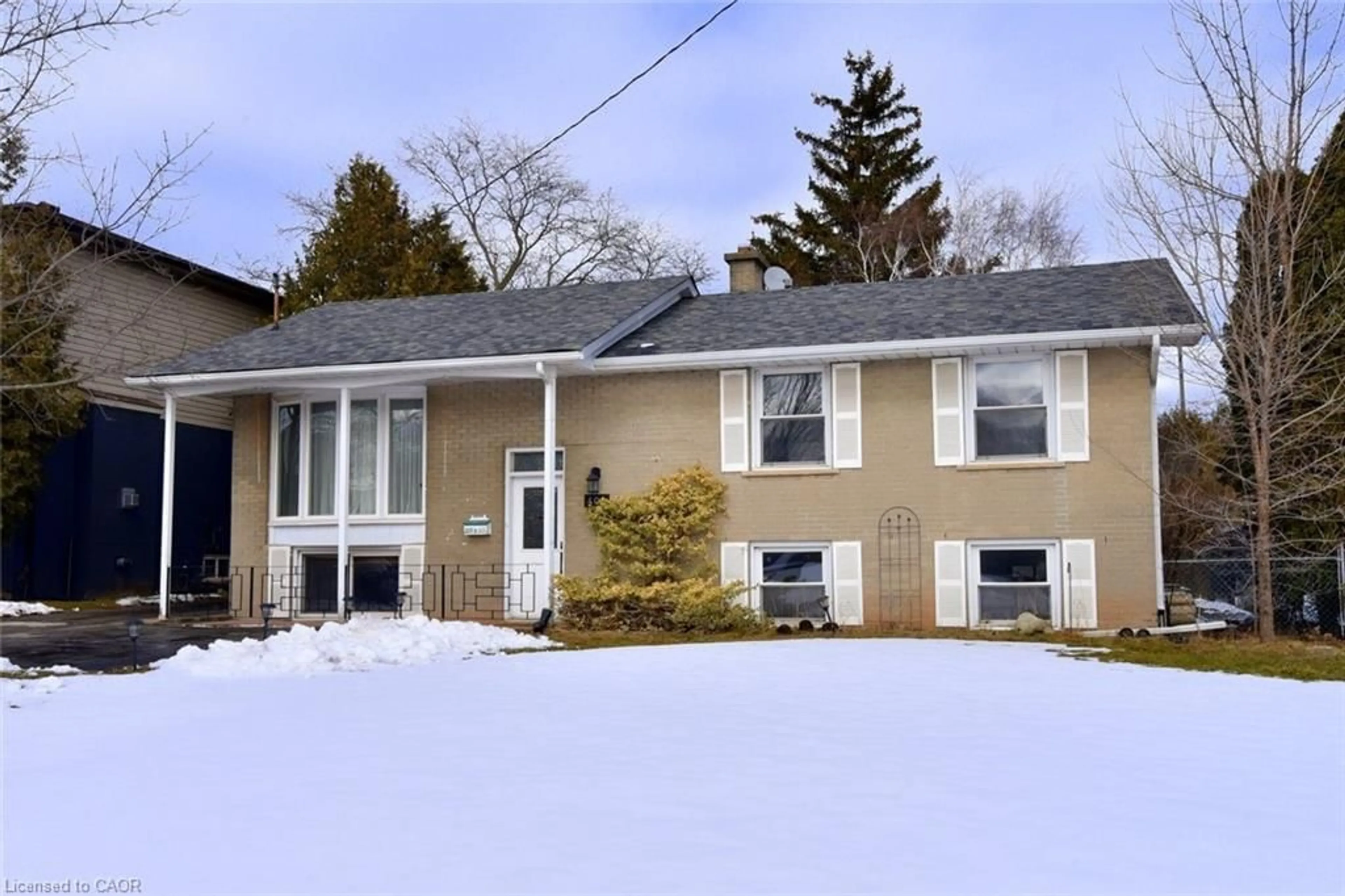 Home with vinyl exterior material, street for 409 Tennyson Dr, Oakville Ontario L6L 3Z2