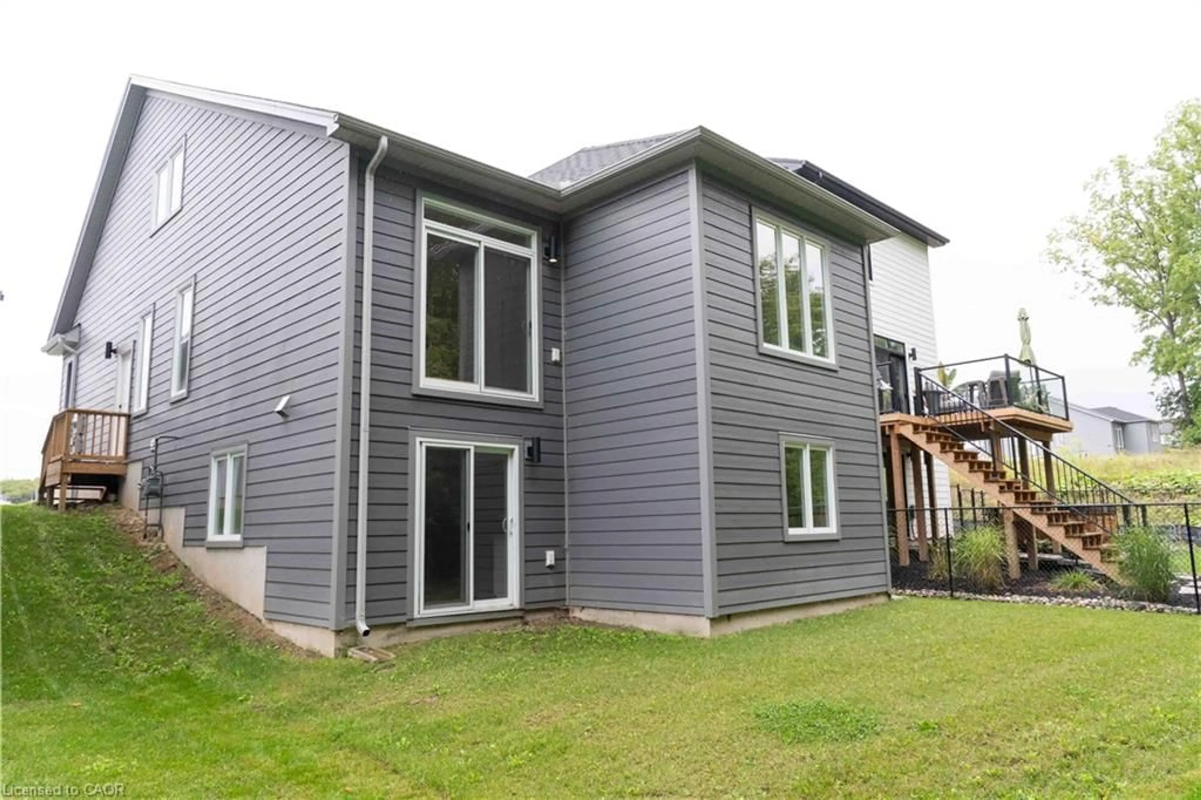 Home with vinyl exterior material, building for 67 Julie Cres, London Ontario N5X 3X4