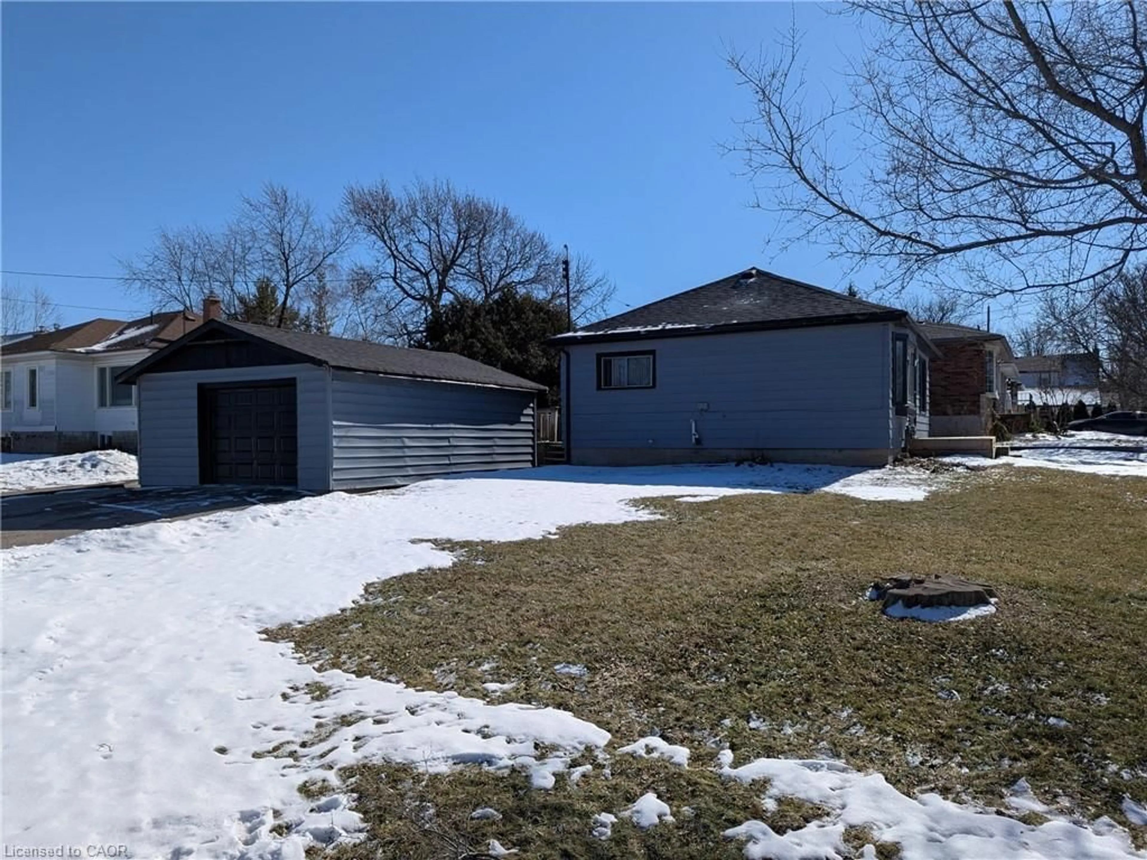 A pic from outside/outdoor area/front of a property/back of a property/a pic from drone, street for 3 Maitland Ave, Hamilton Ontario L9A 3J4