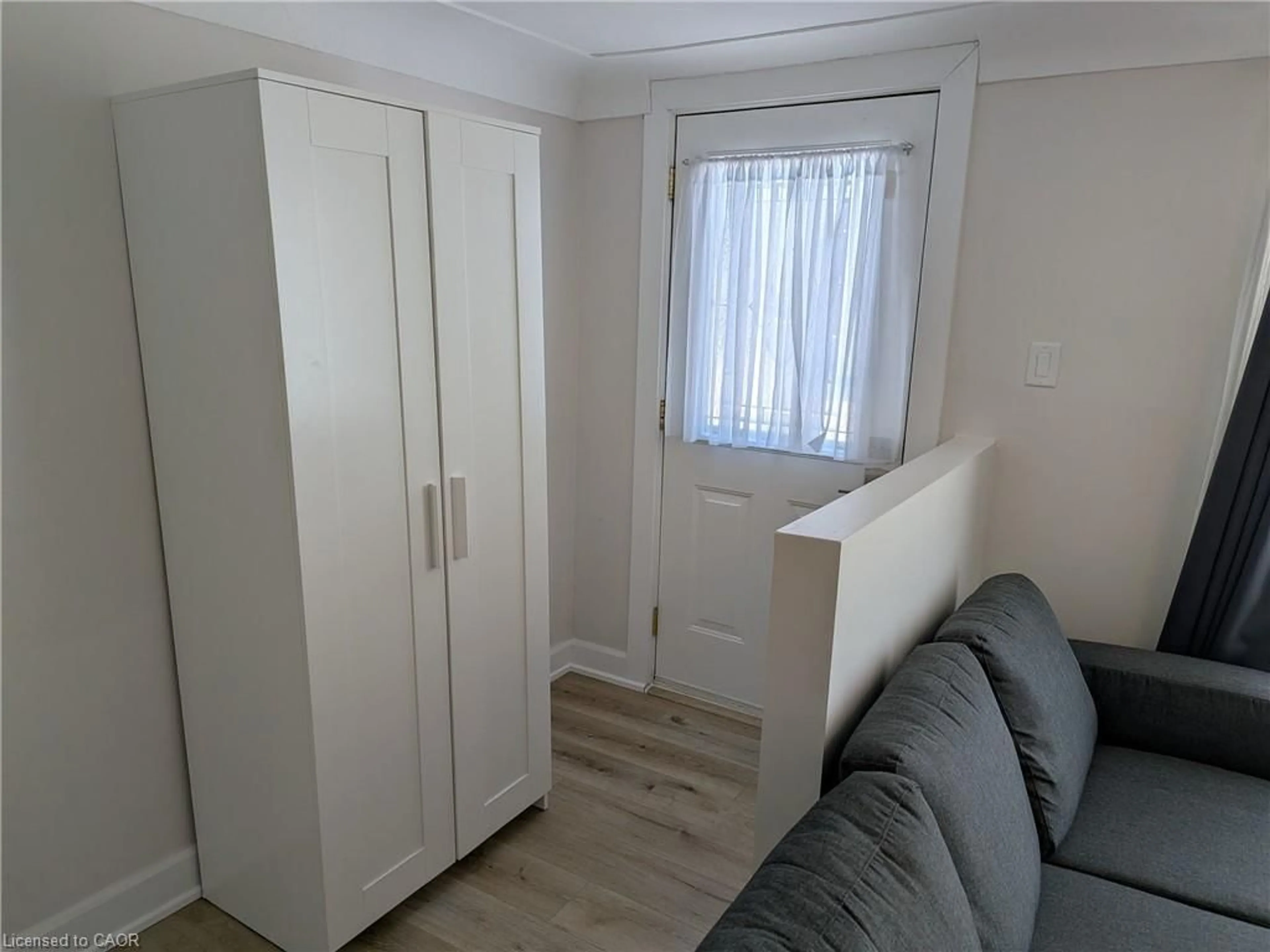 A pic of a room for 3 Maitland Ave, Hamilton Ontario L9A 3J4