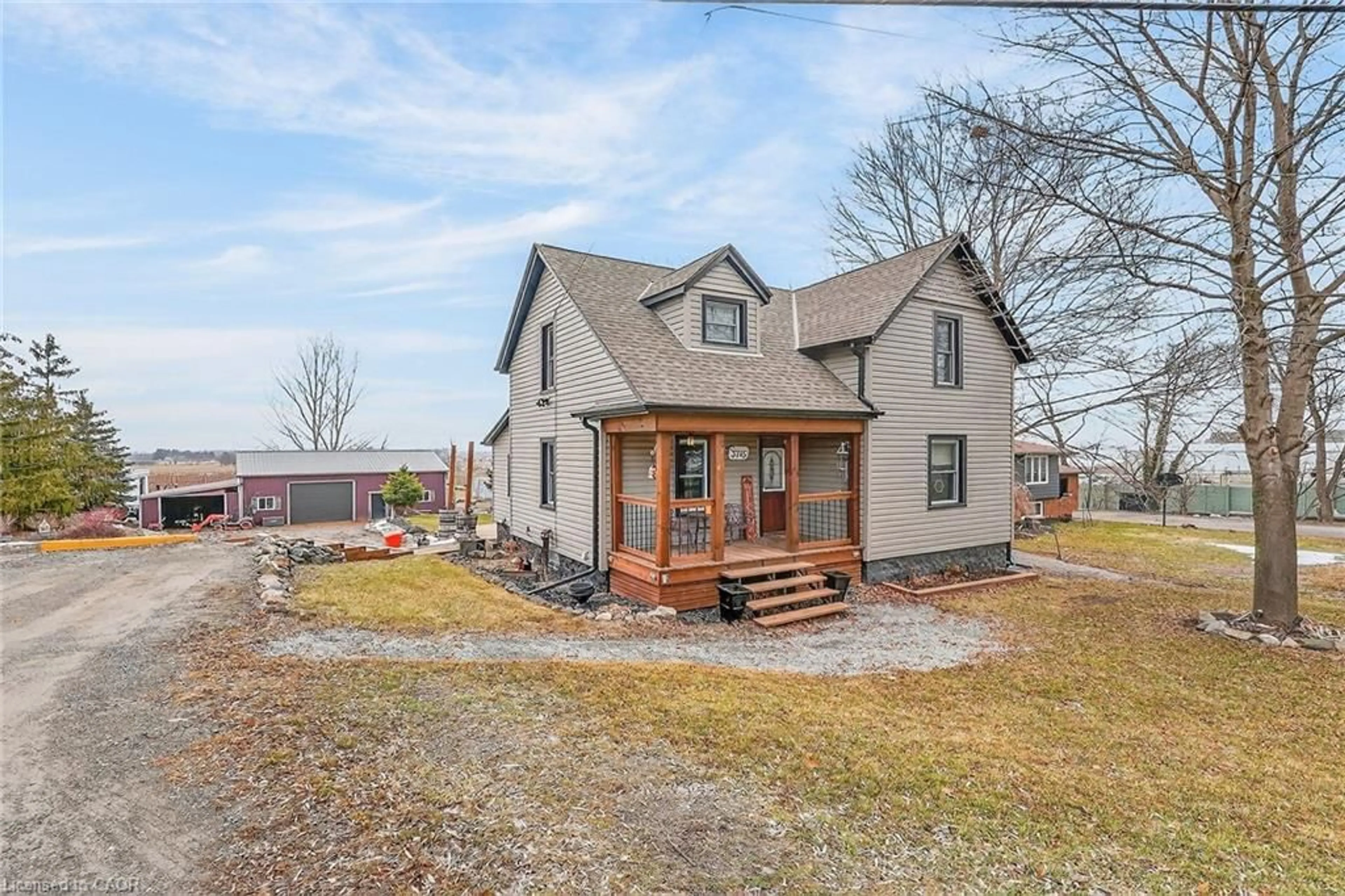 A pic from outside/outdoor area/front of a property/back of a property/a pic from drone, unknown for 3745 King St, Vineland Ontario L0R 2C0