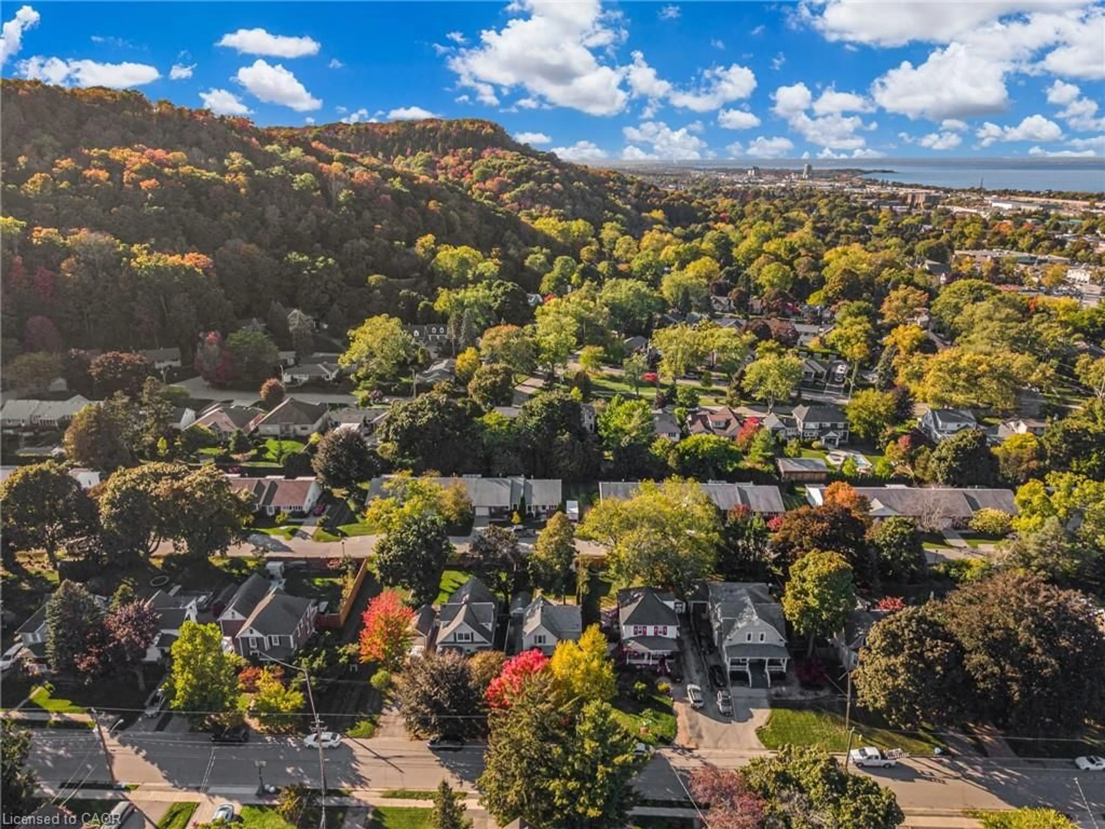 A pic from outside/outdoor area/front of a property/back of a property/a pic from drone, unknown for 24 Robinson St, Grimsby Ontario L3M 3C4