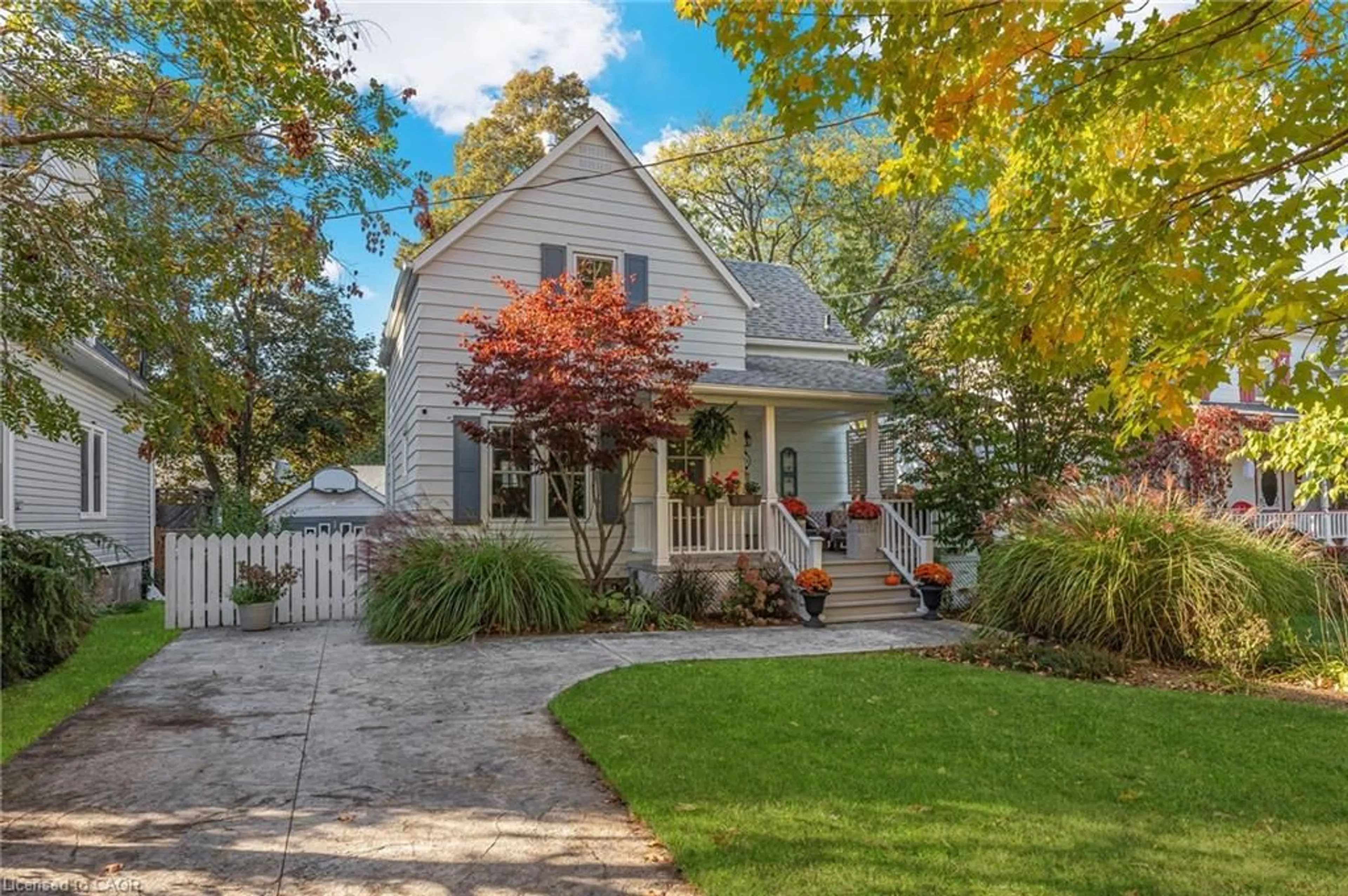 Unknown for 24 Robinson St, Grimsby Ontario L3M 3C4