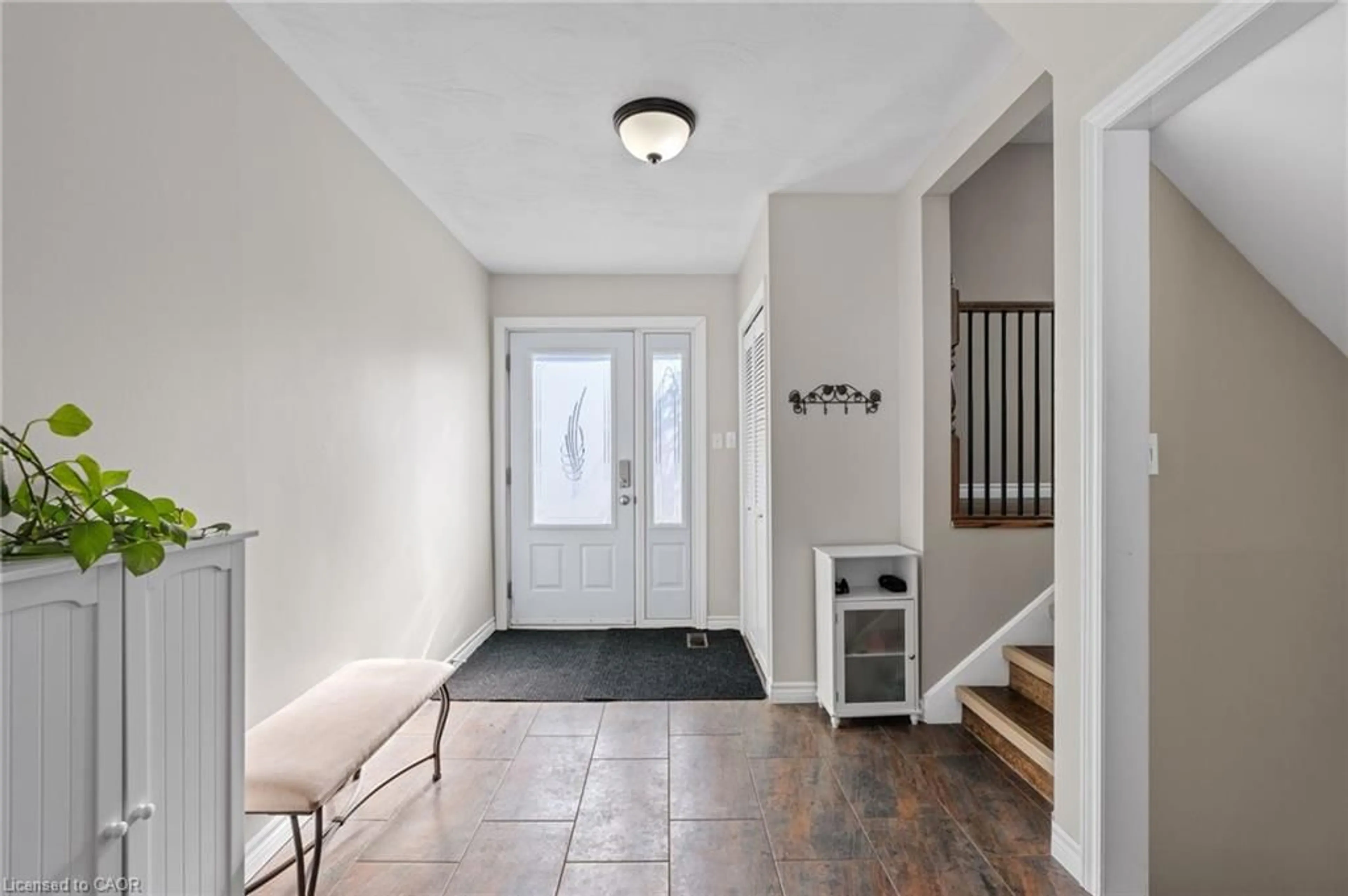 Indoor entryway for 218 Arris Cres, Mitchell Ontario N0K 1N0