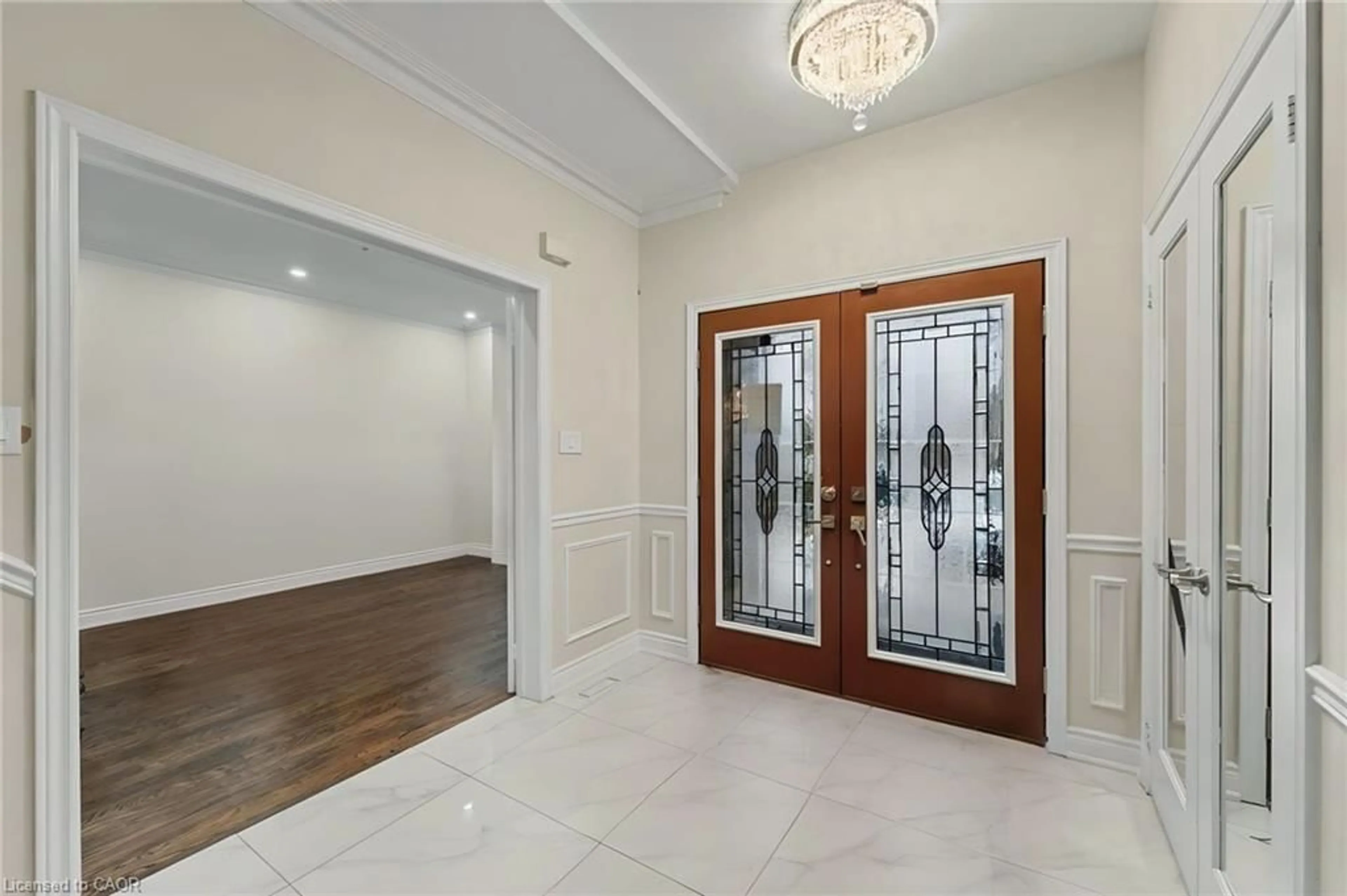 Indoor entryway for 717 Vaughan Mills Rd, Woodbridge Ontario L4H 1H6