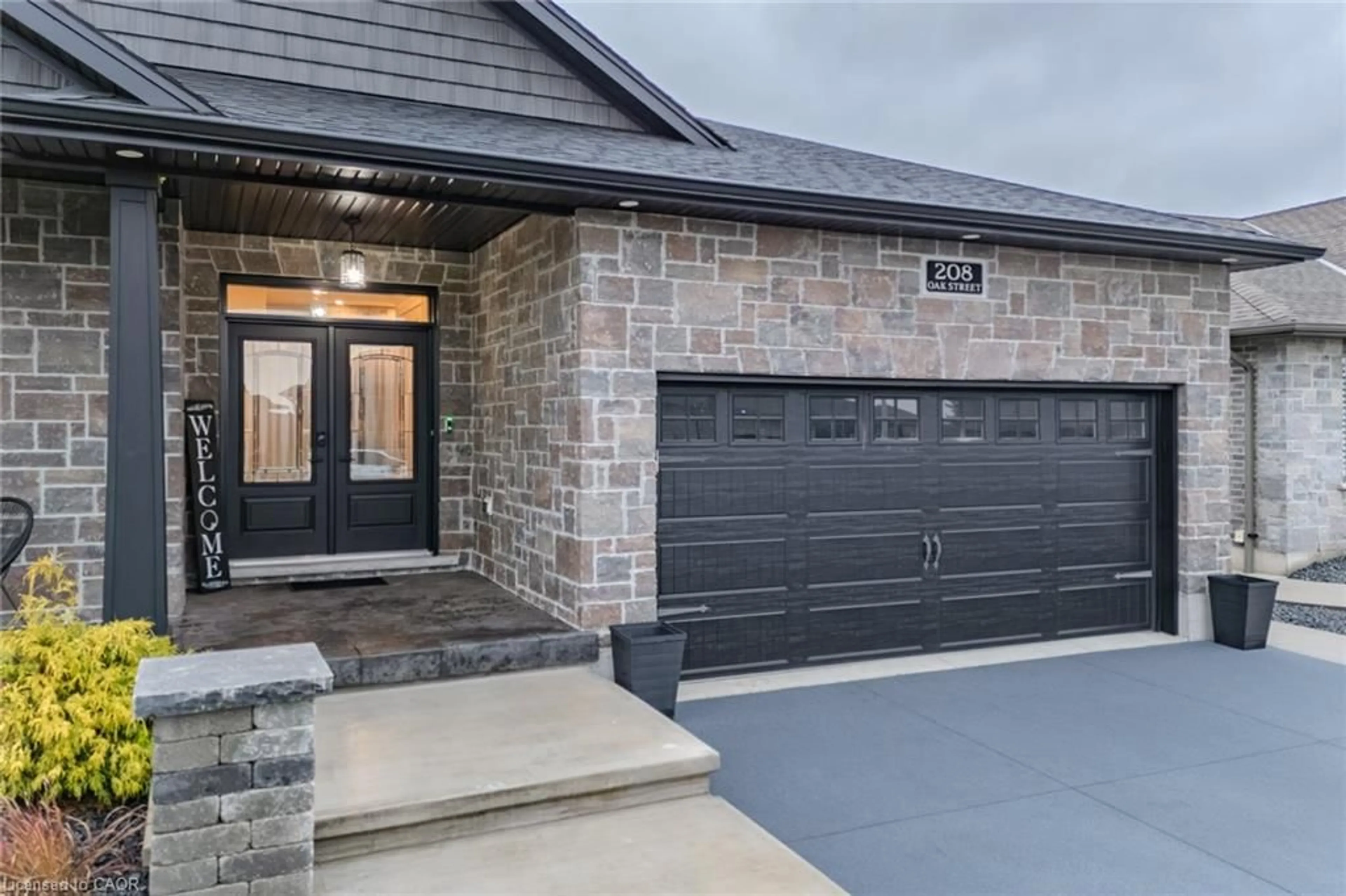 Home with brick exterior material, street for 208 Oak St, Simcoe Ontario N3Y 4K1