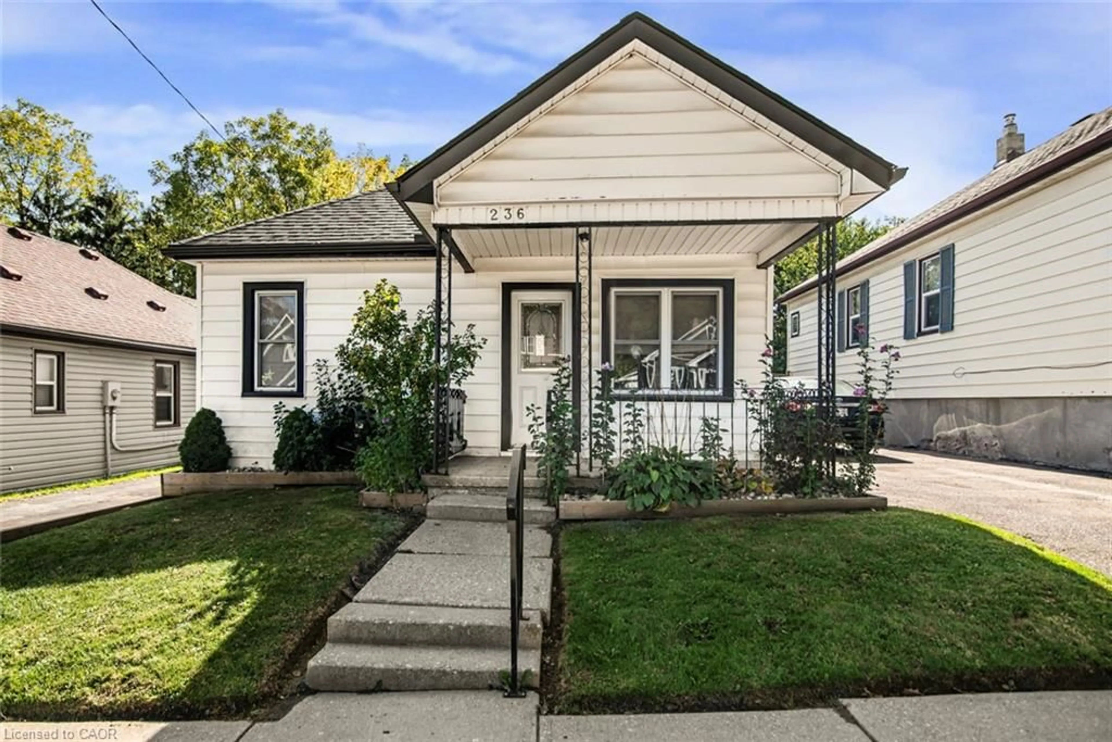 Home with vinyl exterior material, street for 236 Grove St, Simcoe Ontario N3Y 1K9