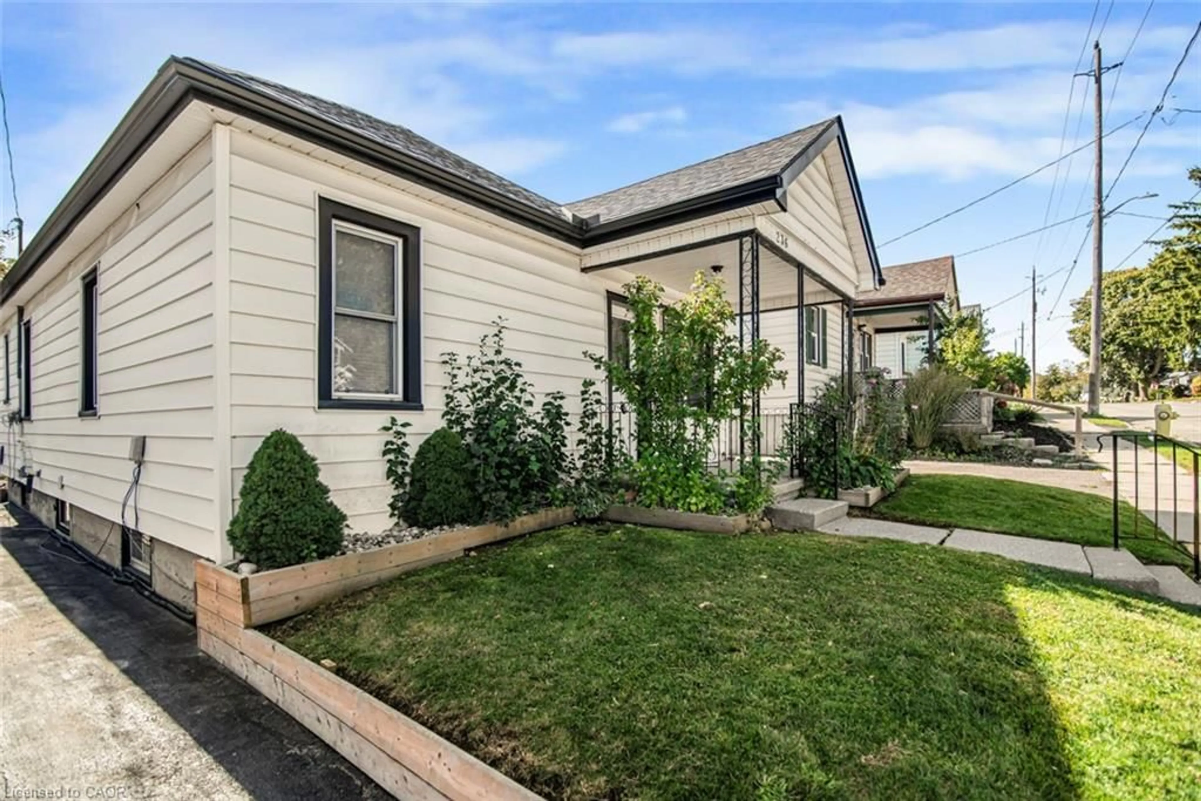 A pic from outside/outdoor area/front of a property/back of a property/a pic from drone, street for 236 Grove St, Simcoe Ontario N3Y 1K9