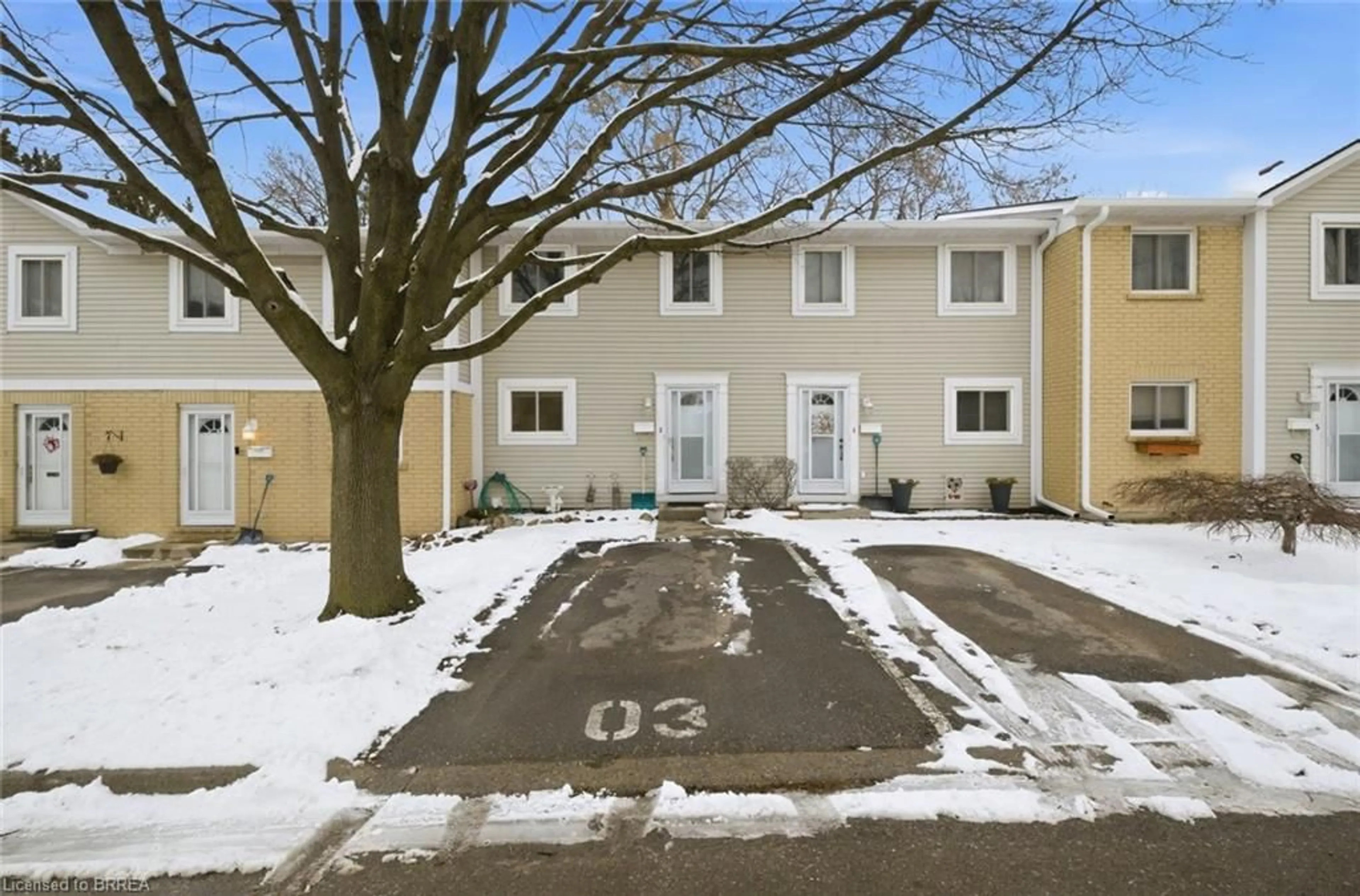 Patio, street for 139 Stanley St #3, Brantford Ontario N3S 7T3