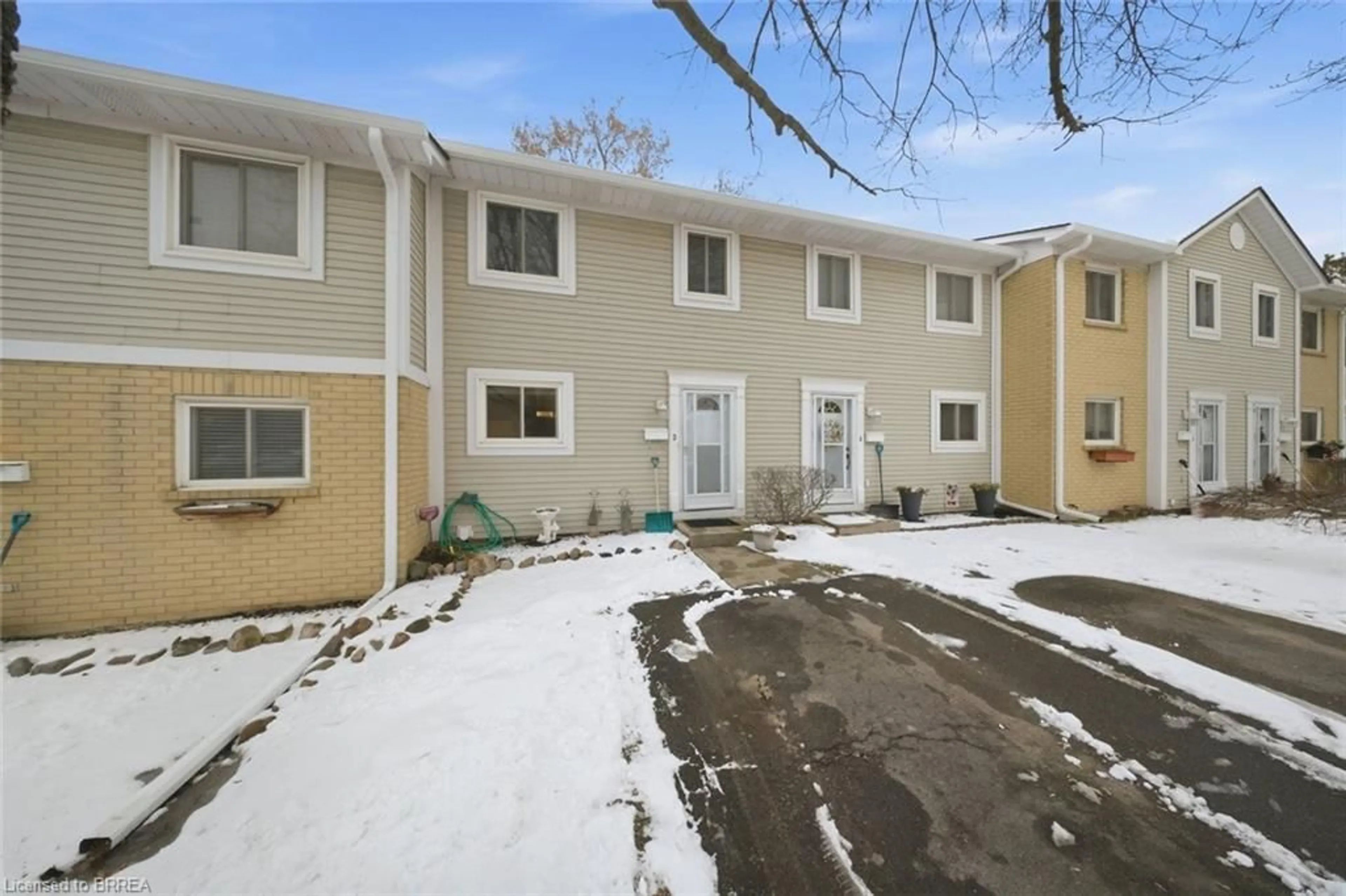 Patio, street for 139 Stanley St #3, Brantford Ontario N3S 7T3