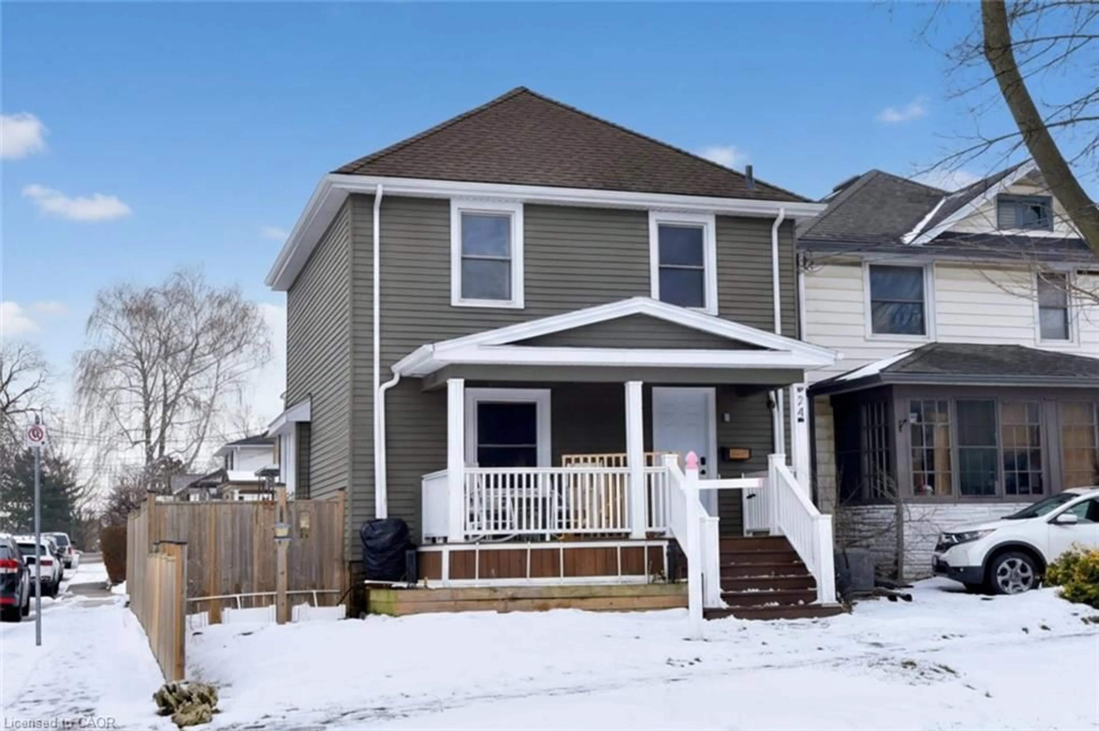 Home with vinyl exterior material, street for 24 Fitzgerald St, St. Catharines Ontario L2R 4B3