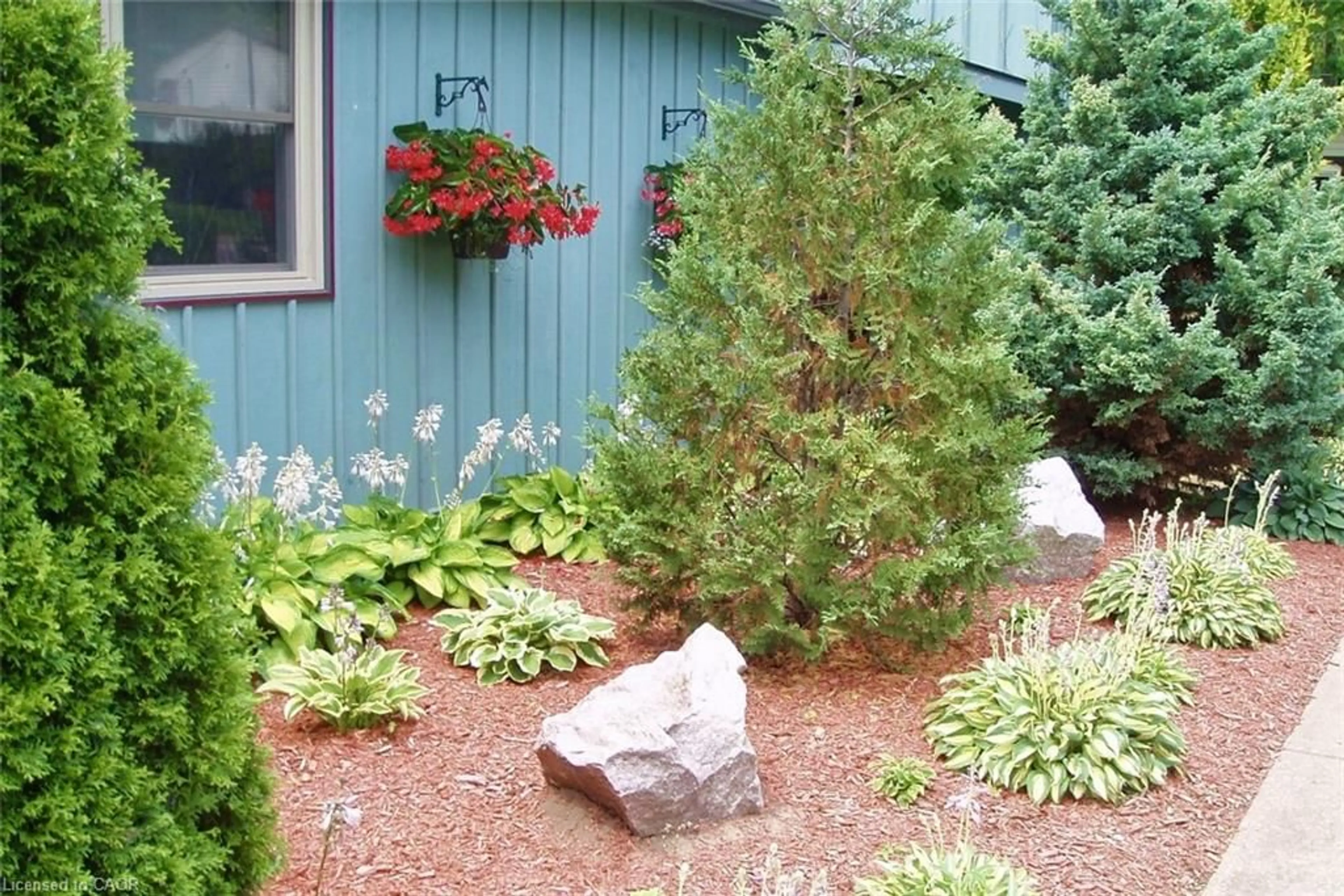 Patio, street for 25 Bond St, Dundas Ontario L9H 3H2