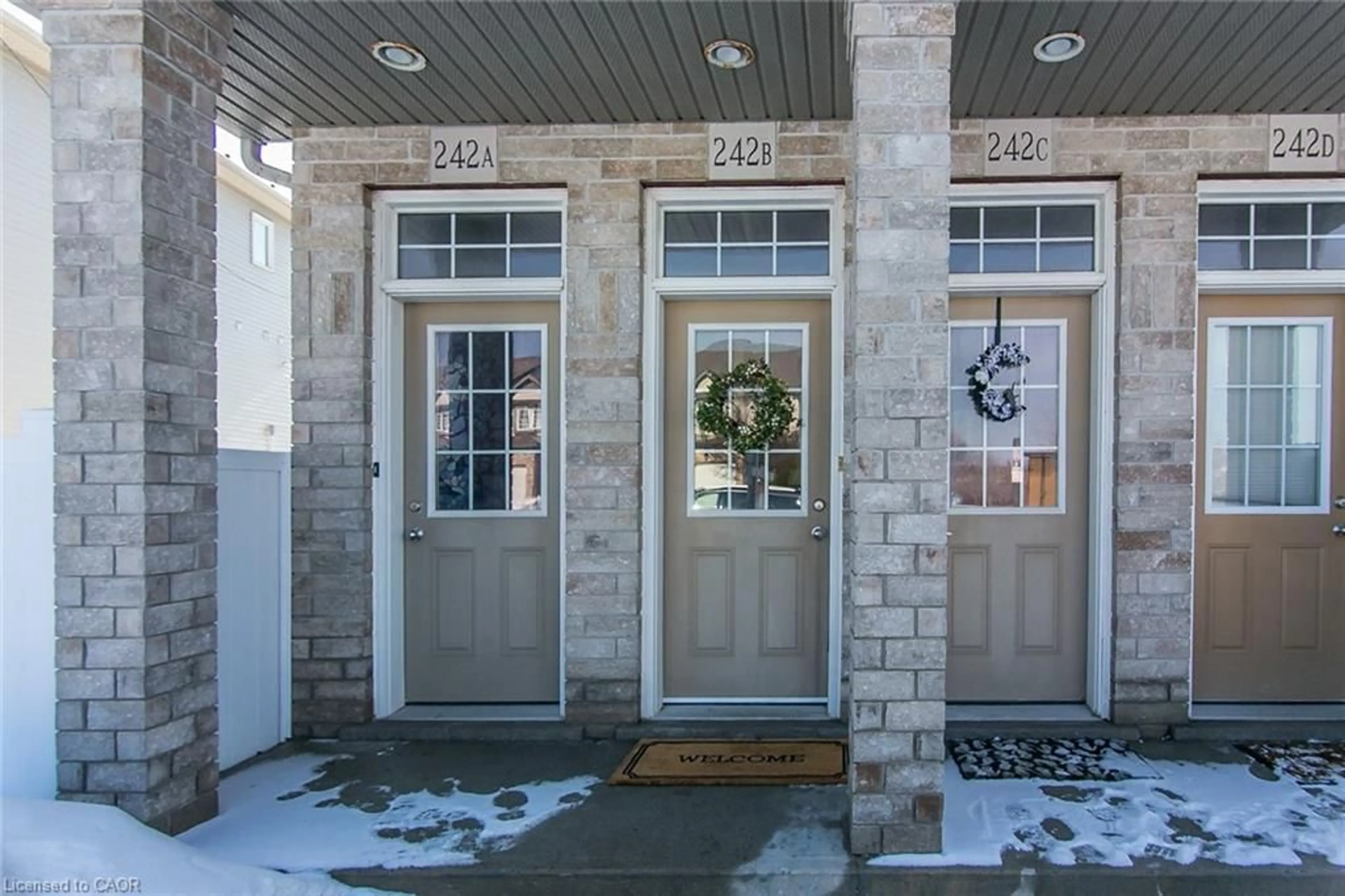Indoor entryway for 242 Westmeadow Dr #B, Kitchener Ontario N2N 0A1