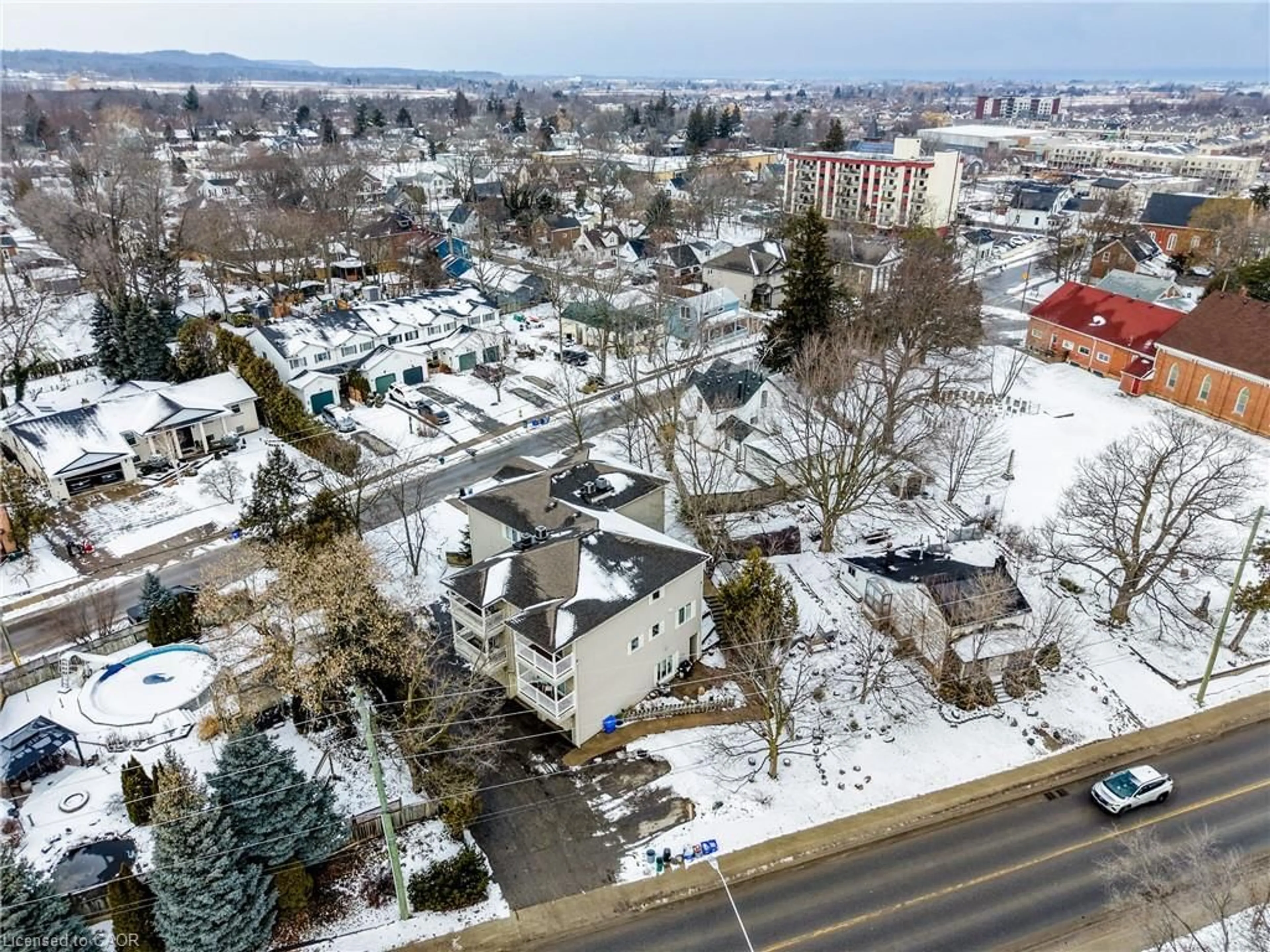 A pic from outside/outdoor area/front of a property/back of a property/a pic from drone, unknown for 4245 Queen St #1, Beamsville Ontario L3J 2G2