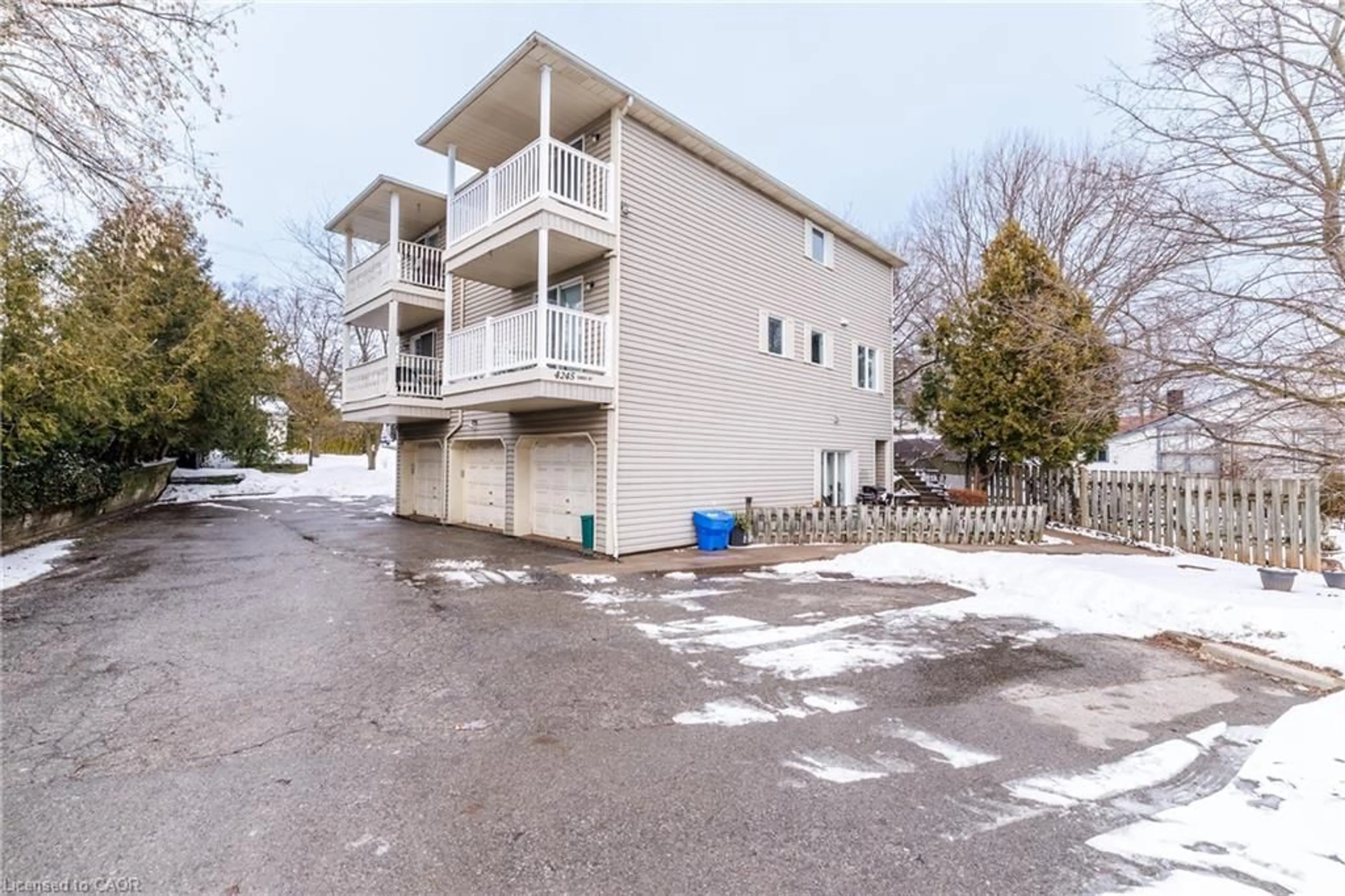 Patio, unknown for 4245 Queen St #1, Beamsville Ontario L3J 2G2