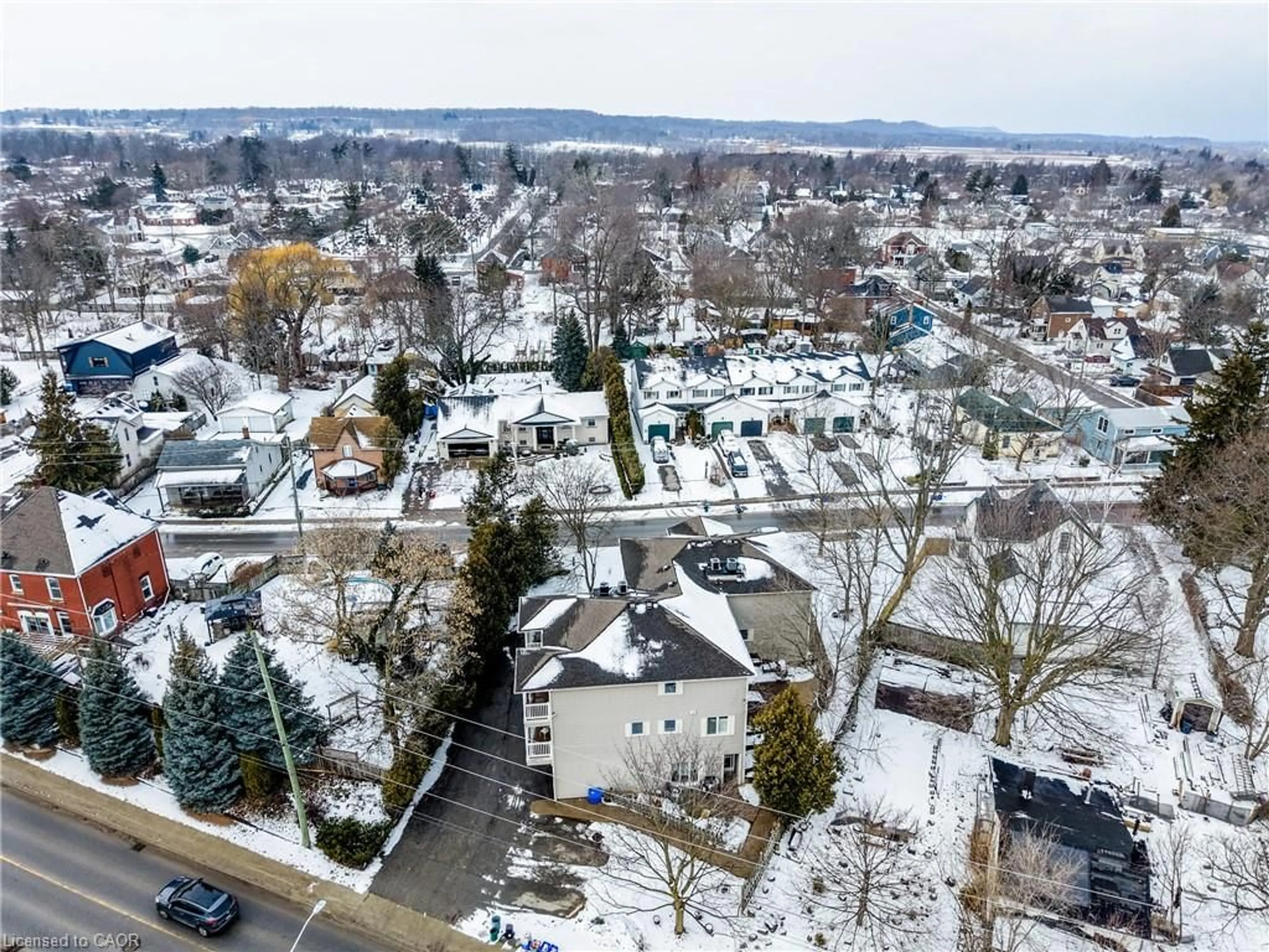 A pic from outside/outdoor area/front of a property/back of a property/a pic from drone, mountain view for 4245 Queen St #1, Beamsville Ontario L3J 2G2