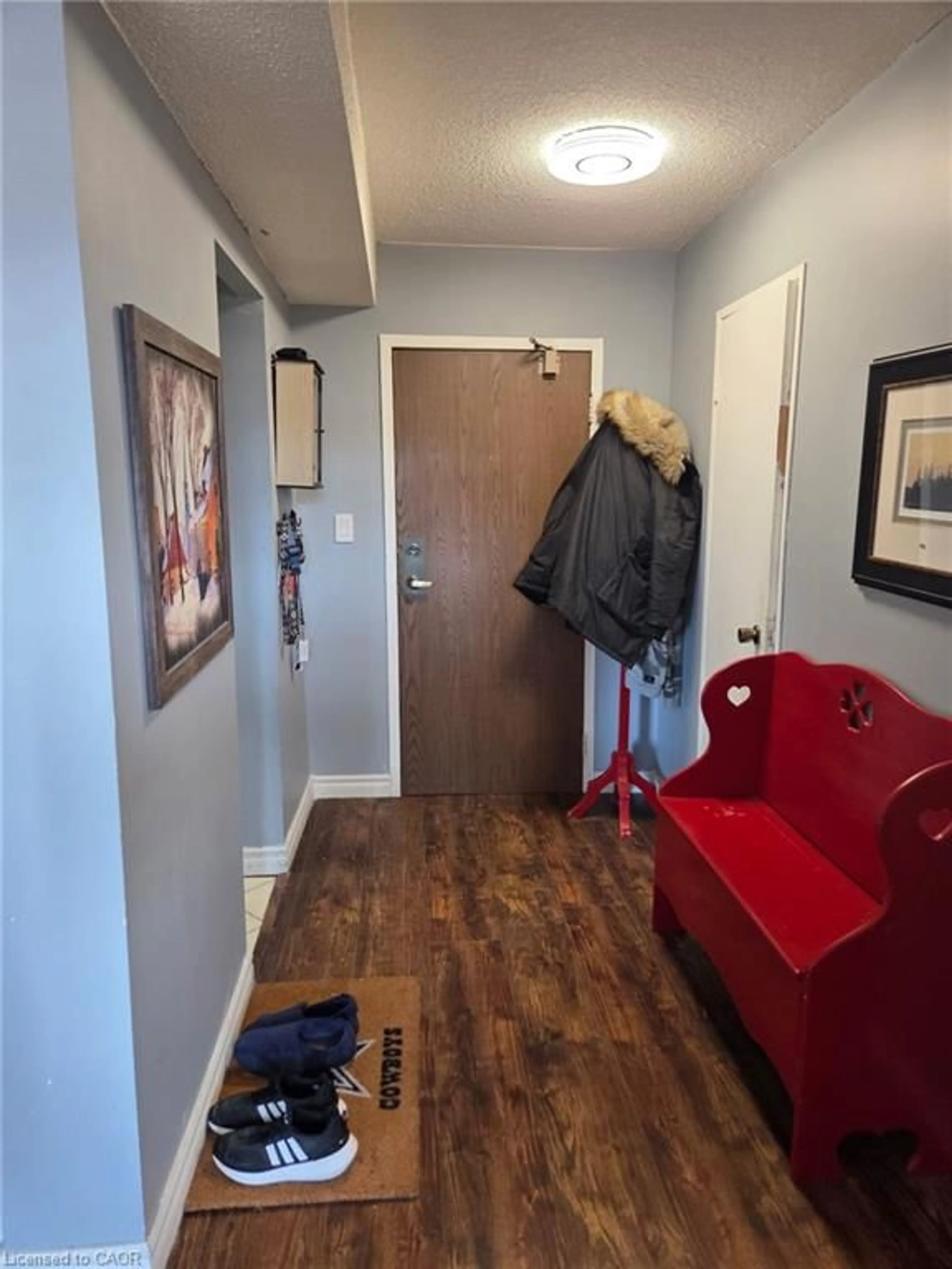 Indoor entryway for 120 Duke St #805, Hamilton Ontario L8P 4T1