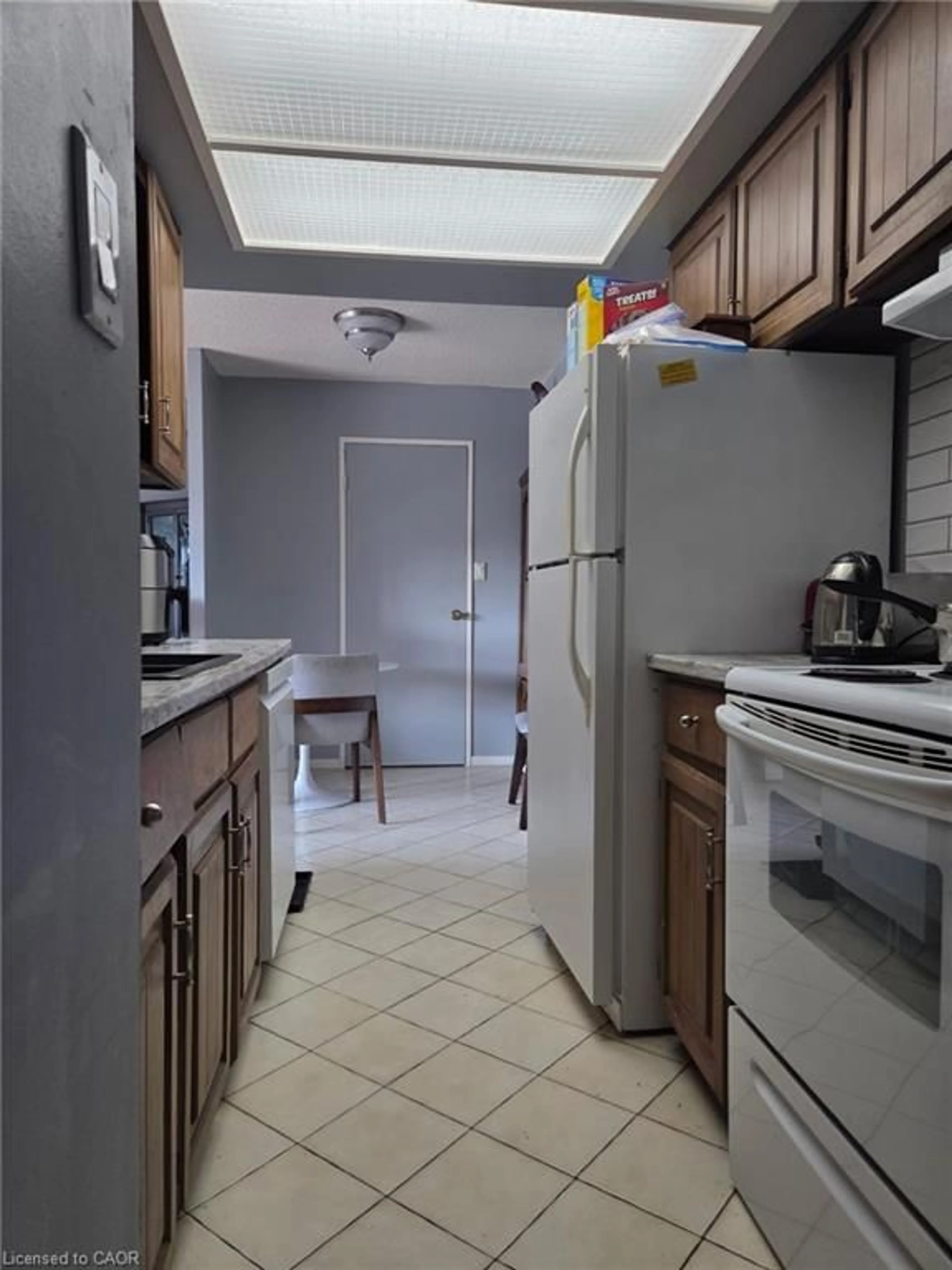 Standard kitchen, unknown for 120 Duke St #805, Hamilton Ontario L8P 4T1