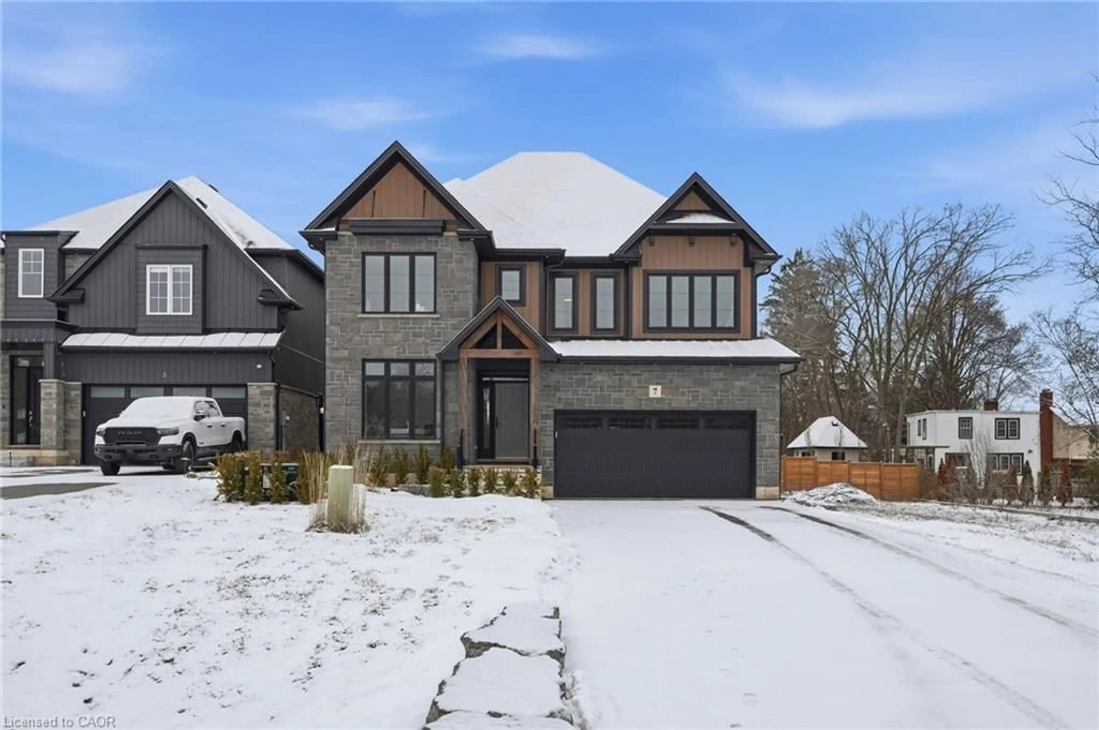 Home with brick exterior material, street for 7 Bartlett Ave, Grimsby Ontario L3M 5N7