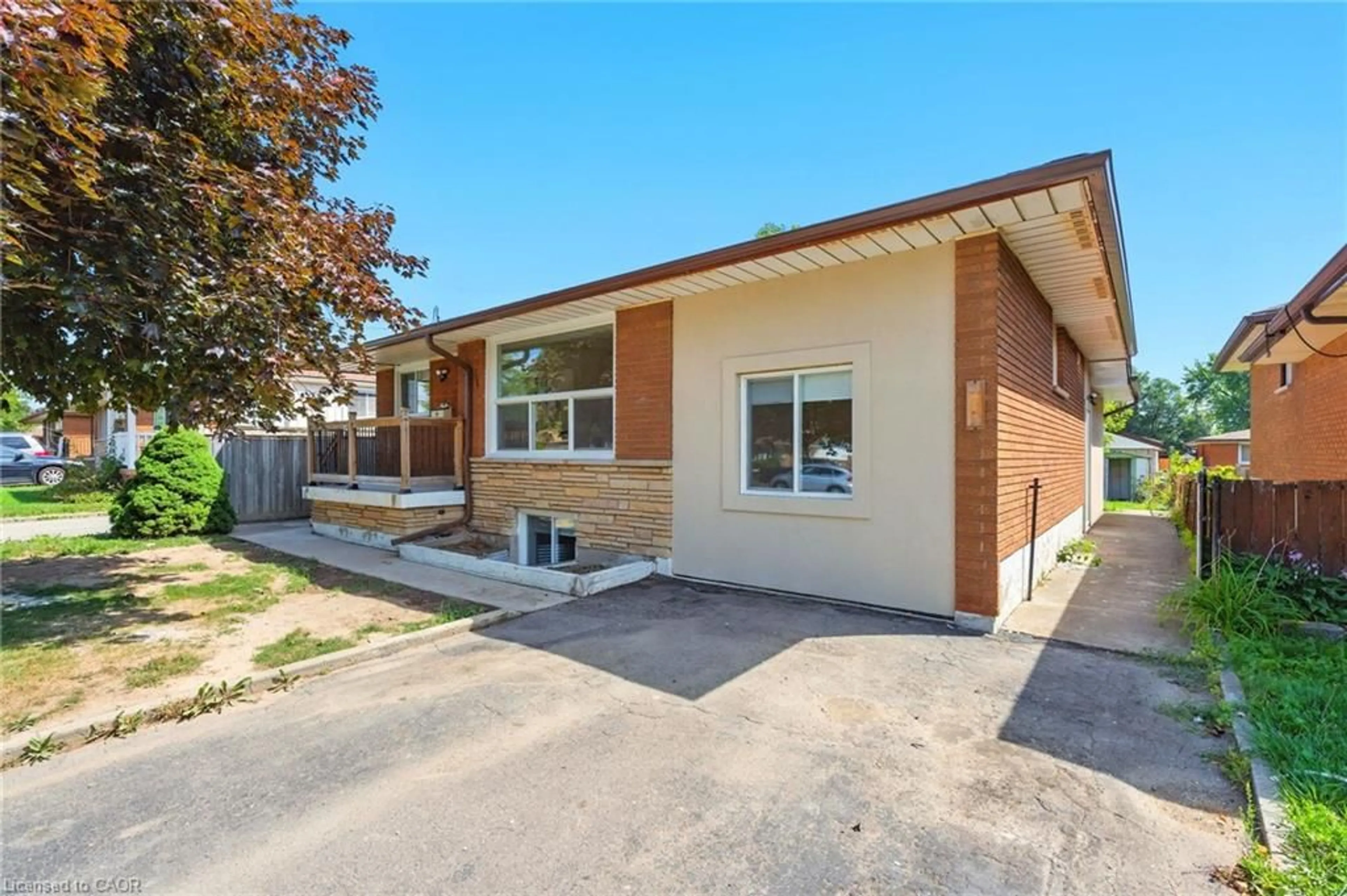 Home with brick exterior material, street for 929 Upper Ottawa St, Hamilton Ontario L8T 3V6