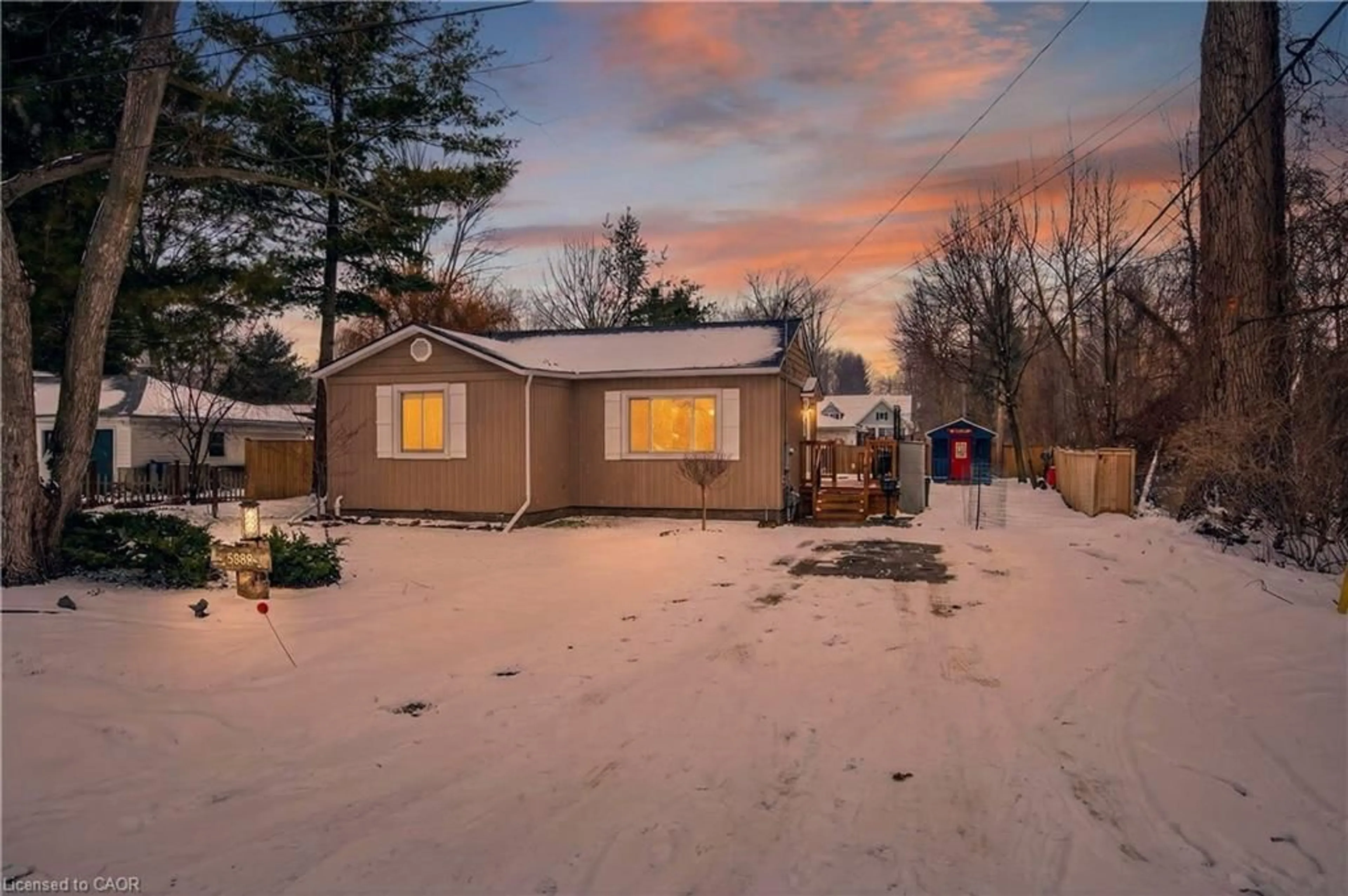 A pic from outside/outdoor area/front of a property/back of a property/a pic from drone, street for 3288 Poplar Ave, Ridgeway Ontario L0S 1N0