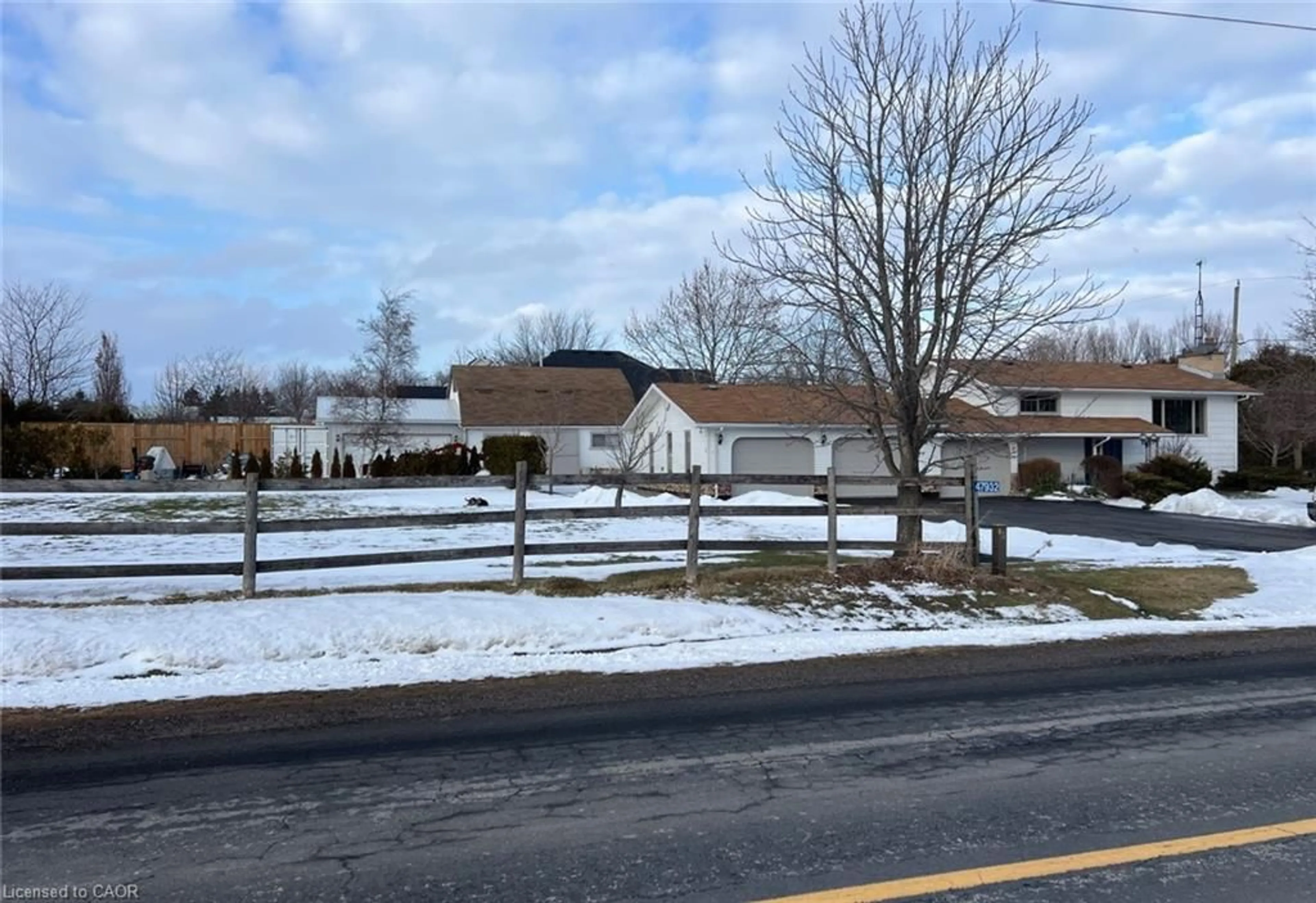 A pic from outside/outdoor area/front of a property/back of a property/a pic from drone, street for 47932 College Line, Aylmer Ontario N5H 2R6