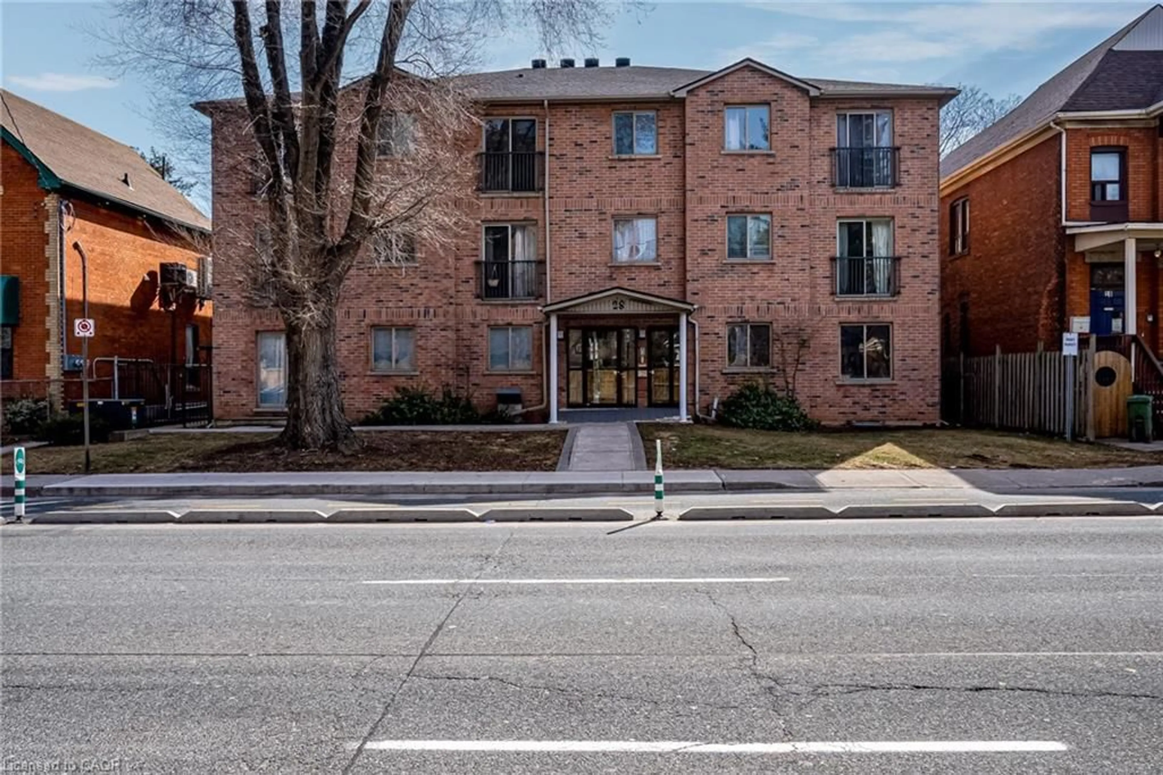 Home with brick exterior material, street for 28 Victoria Ave #314, Hamilton Ontario L8L 5E1