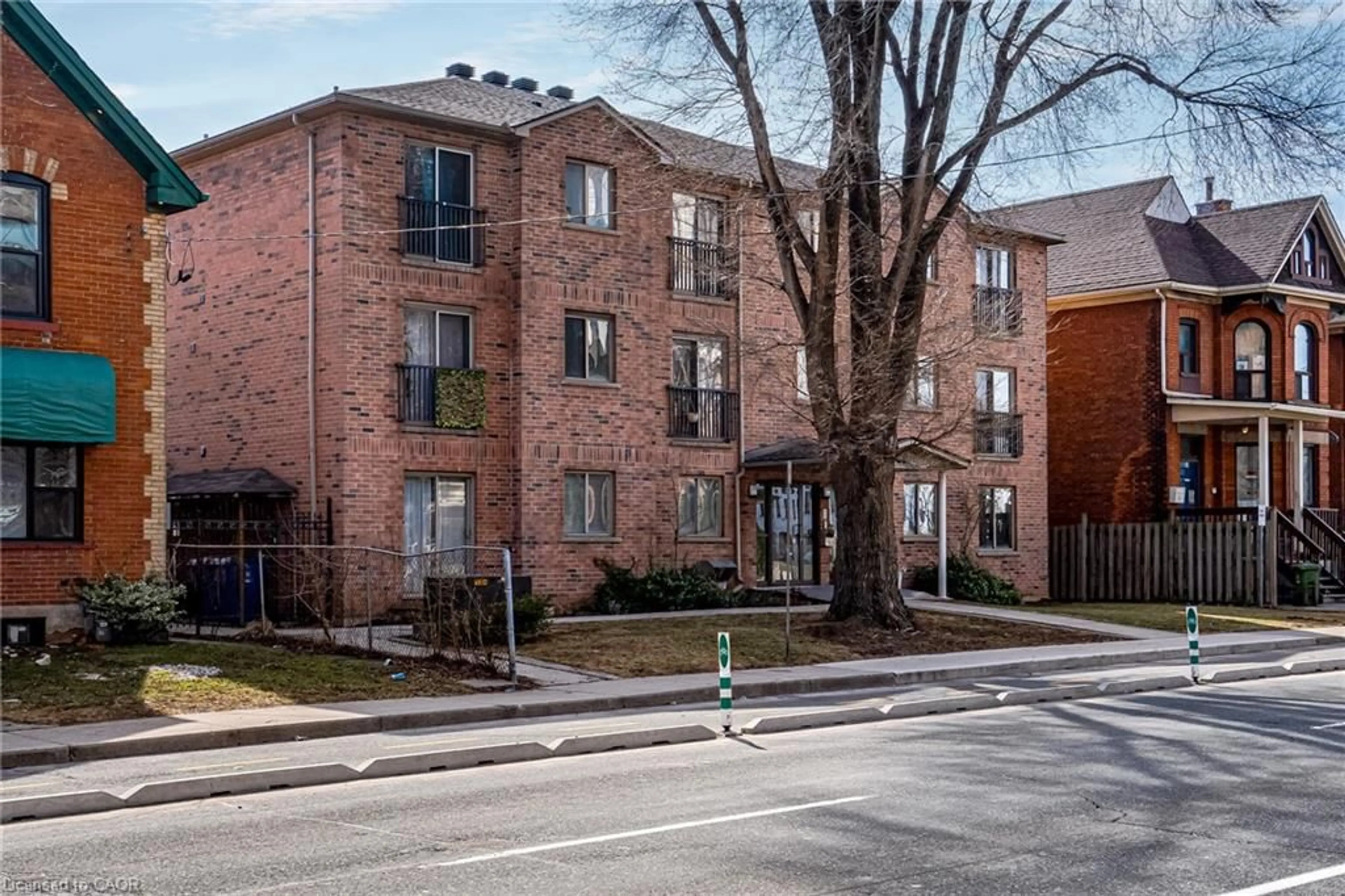 Home with brick exterior material, street for 28 Victoria Ave #314, Hamilton Ontario L8L 5E1