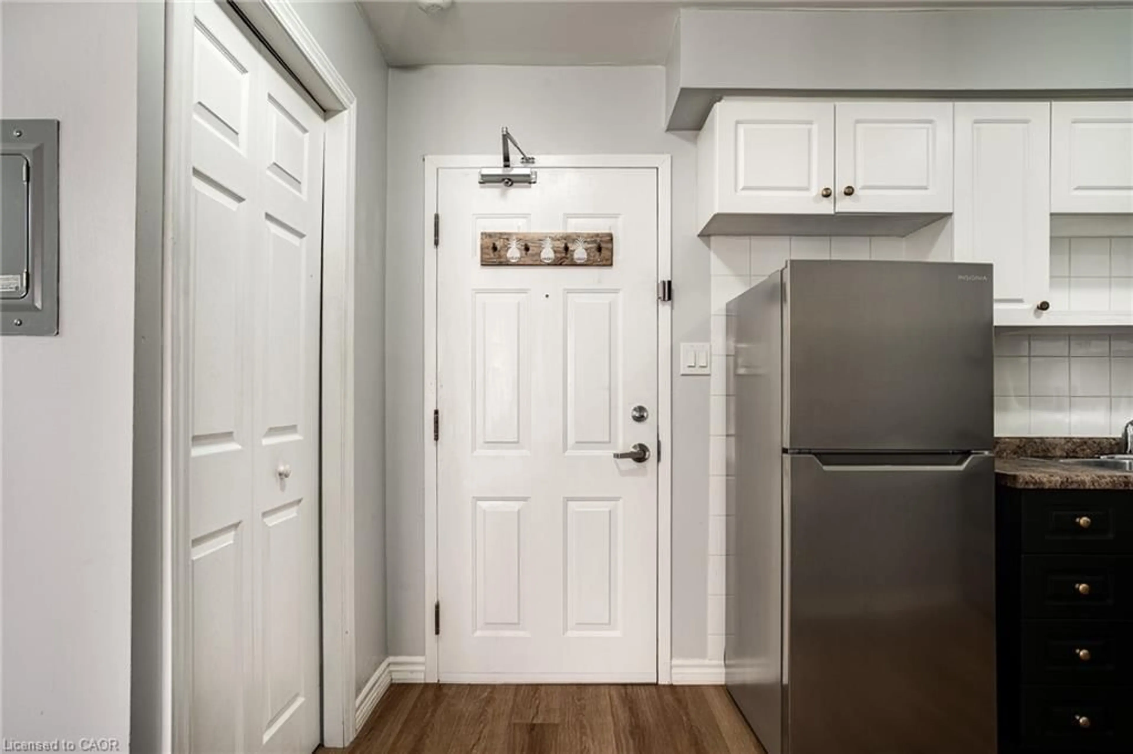 Indoor entryway for 28 Victoria Ave #314, Hamilton Ontario L8L 5E1