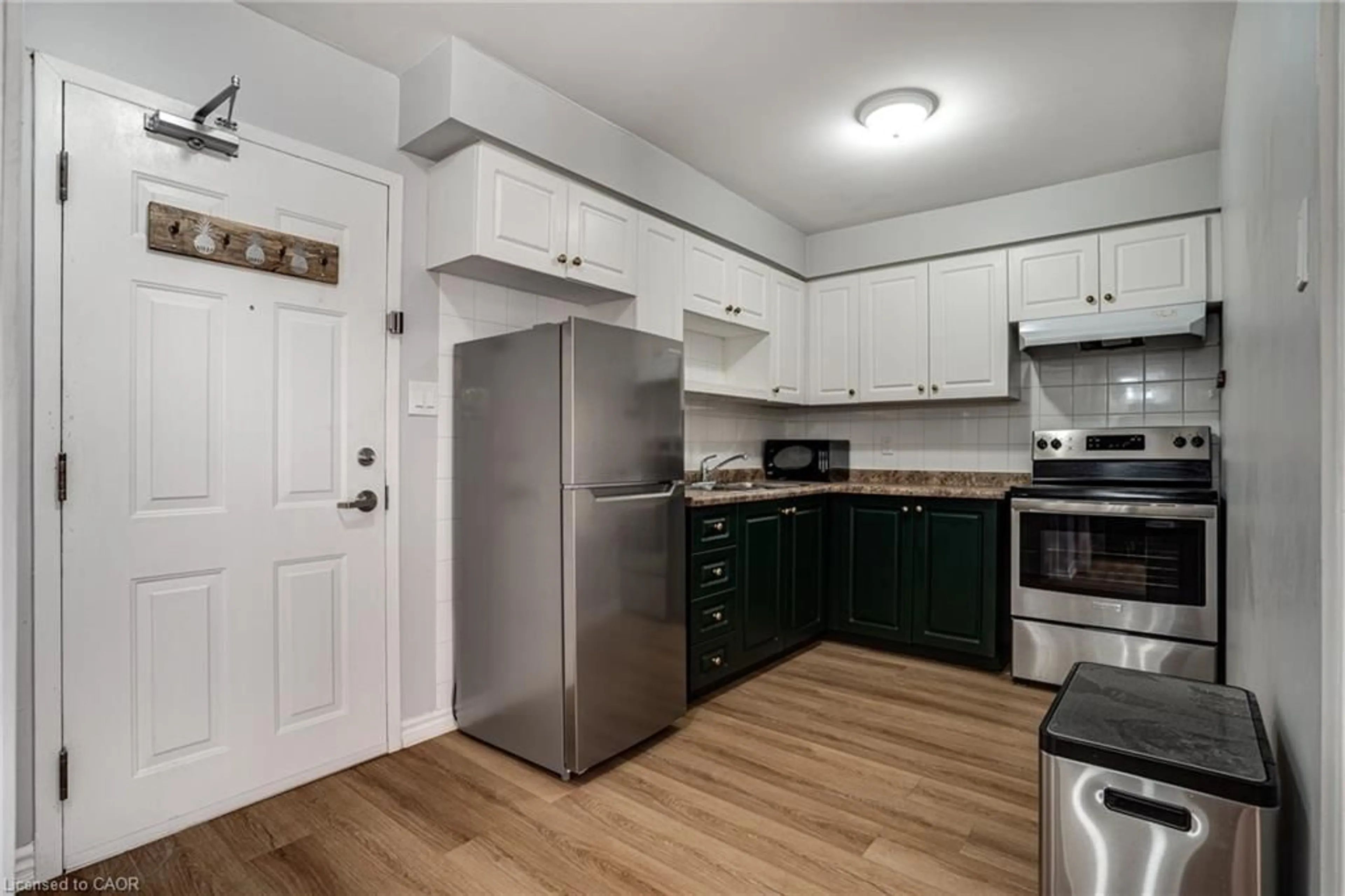 Standard kitchen, unknown for 28 Victoria Ave #314, Hamilton Ontario L8L 5E1