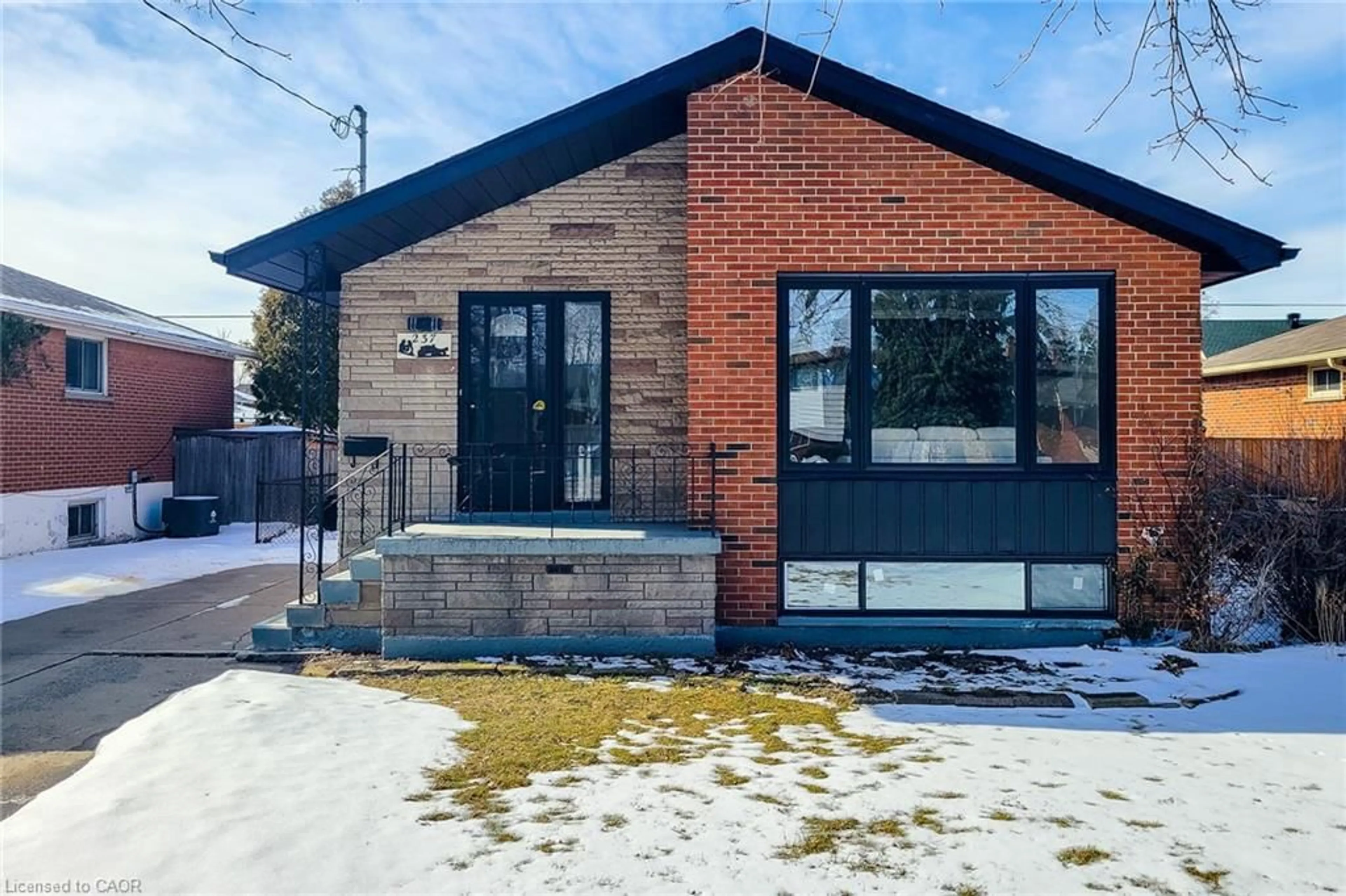 Home with brick exterior material, street for 237 Fernwood Cres, Hamilton Ontario L8T 3L7
