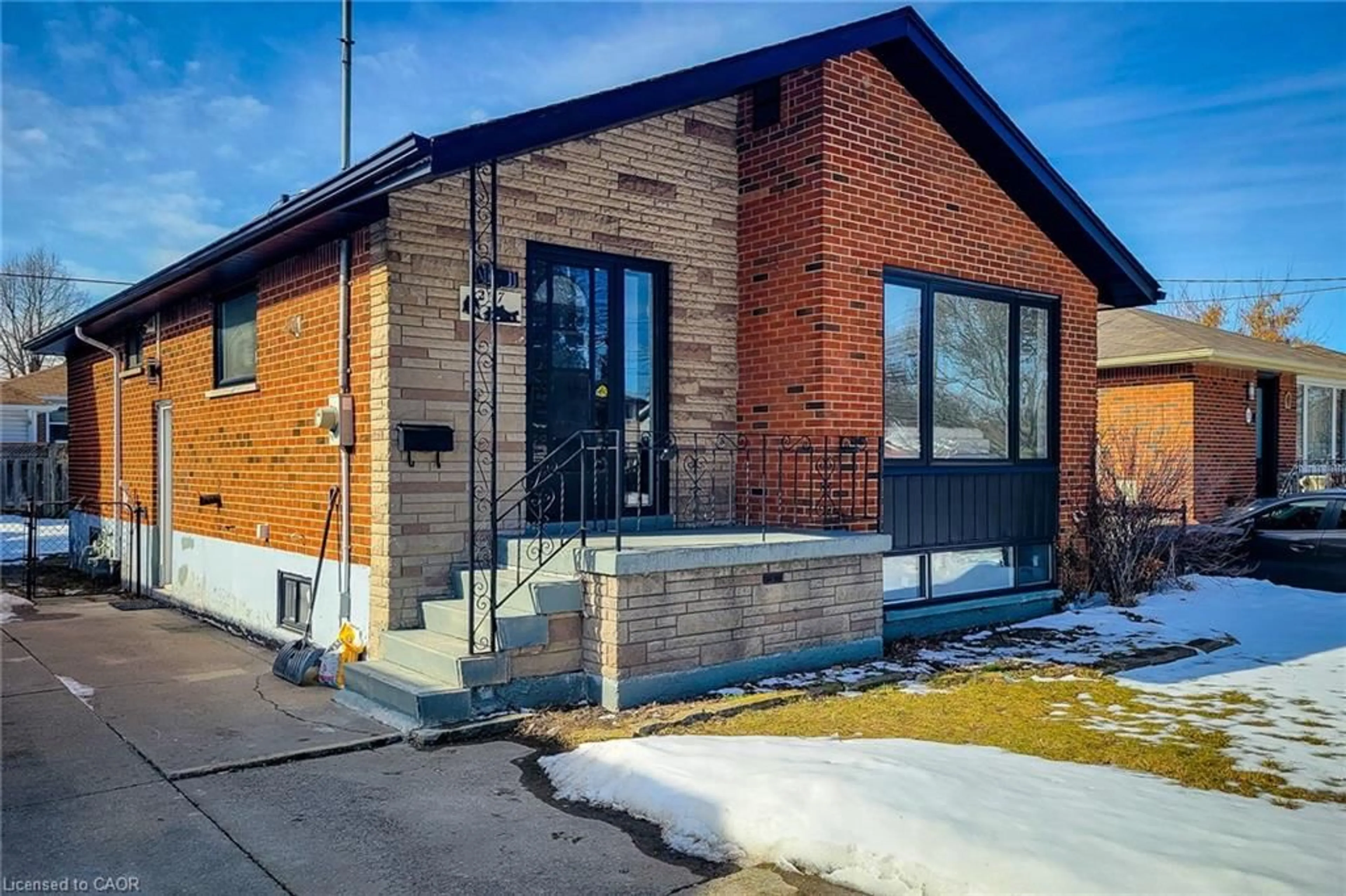 Home with brick exterior material, street for 237 Fernwood Cres, Hamilton Ontario L8T 3L7