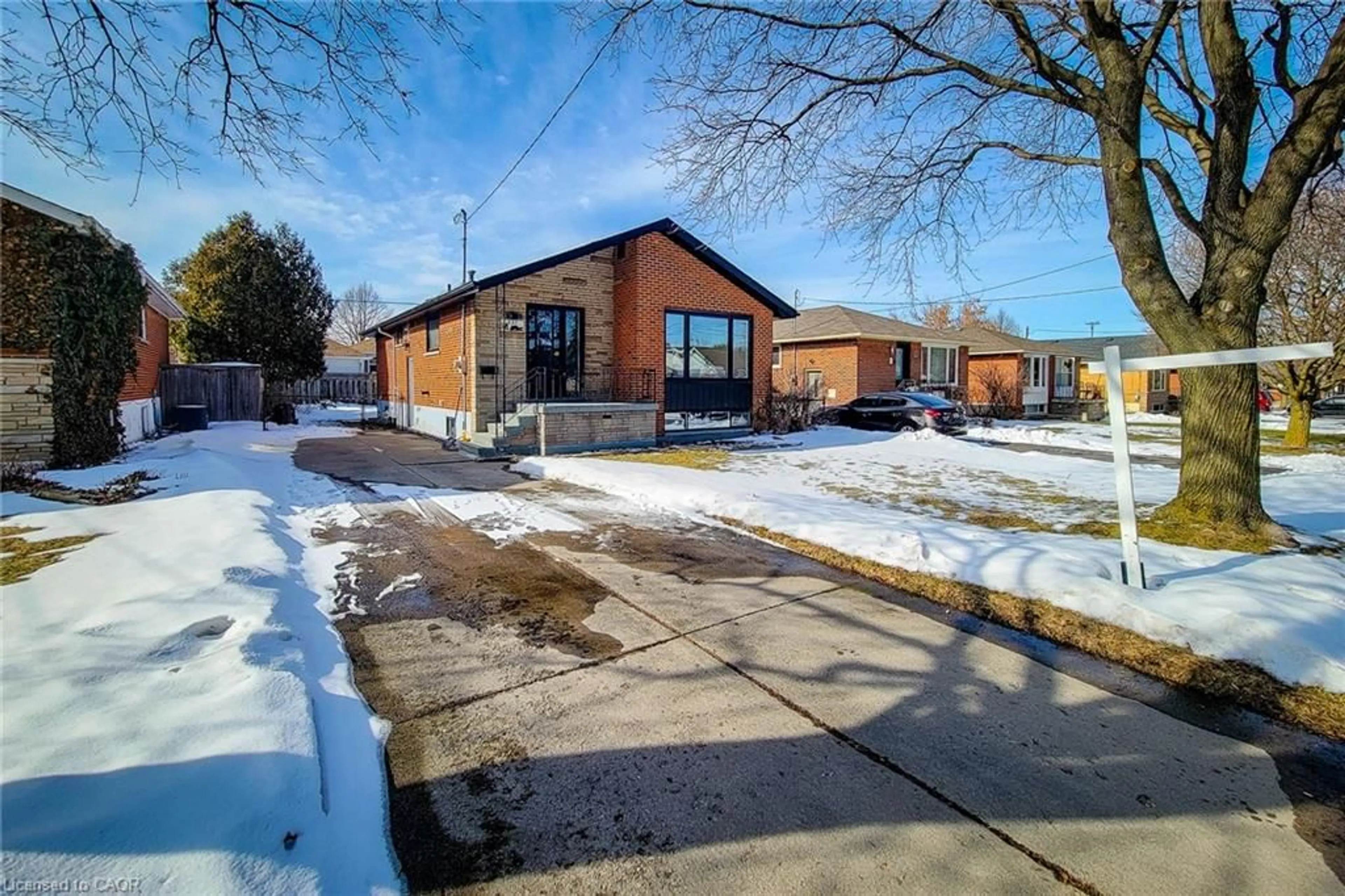 Home with brick exterior material, street for 237 Fernwood Cres, Hamilton Ontario L8T 3L7