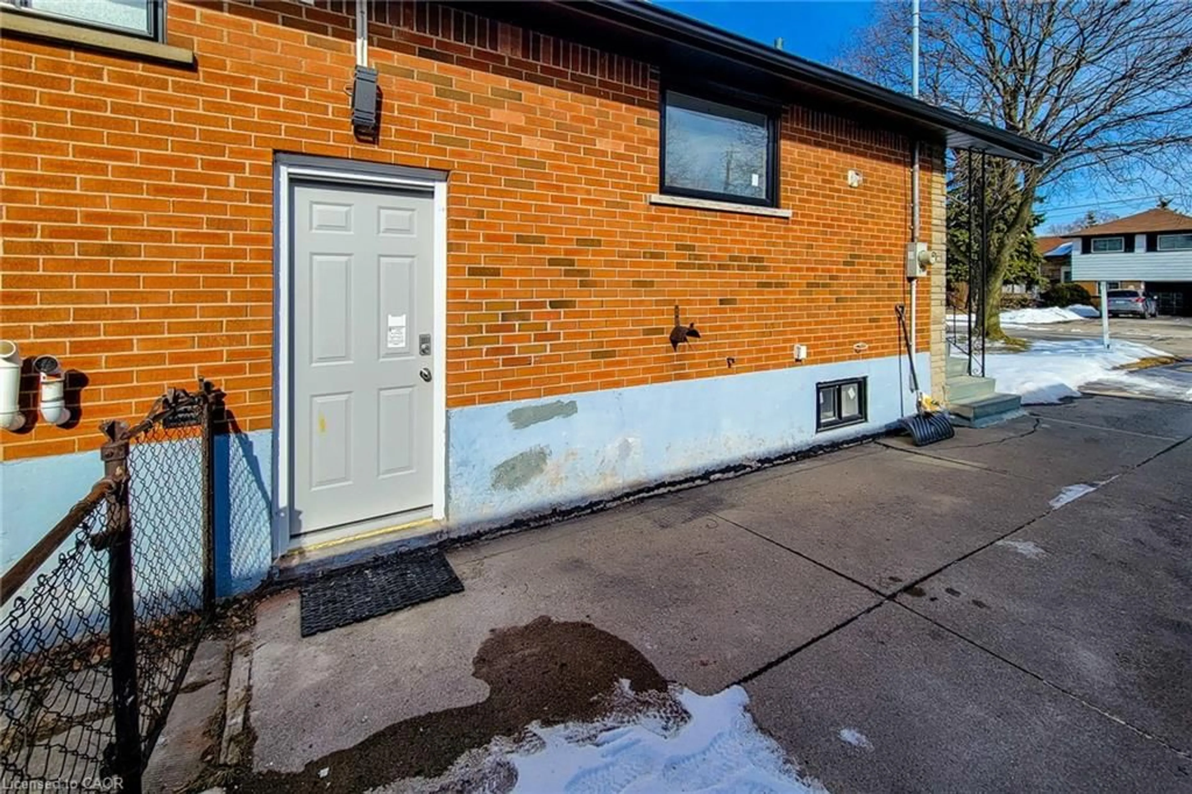 Unknown for 237 Fernwood Cres, Hamilton Ontario L8T 3L7