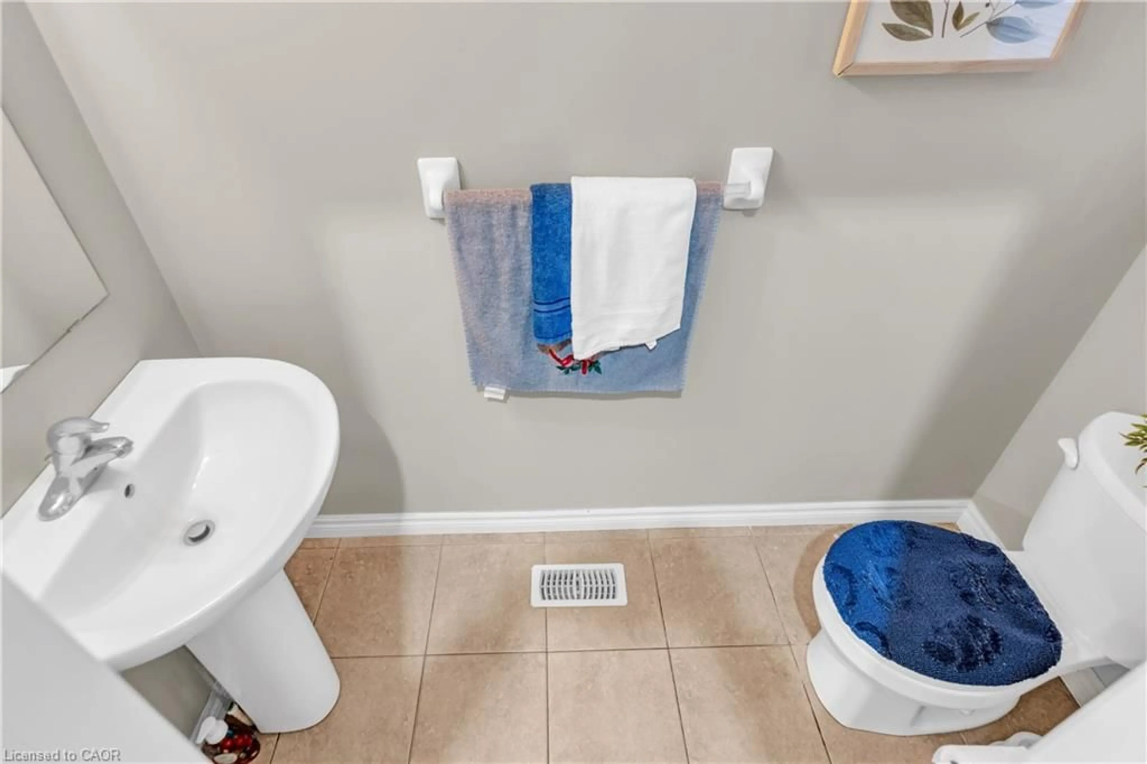 Standard bathroom, ceramic/tile floor for 75 Stillwater St, Kitchener Ontario N2A 0J1