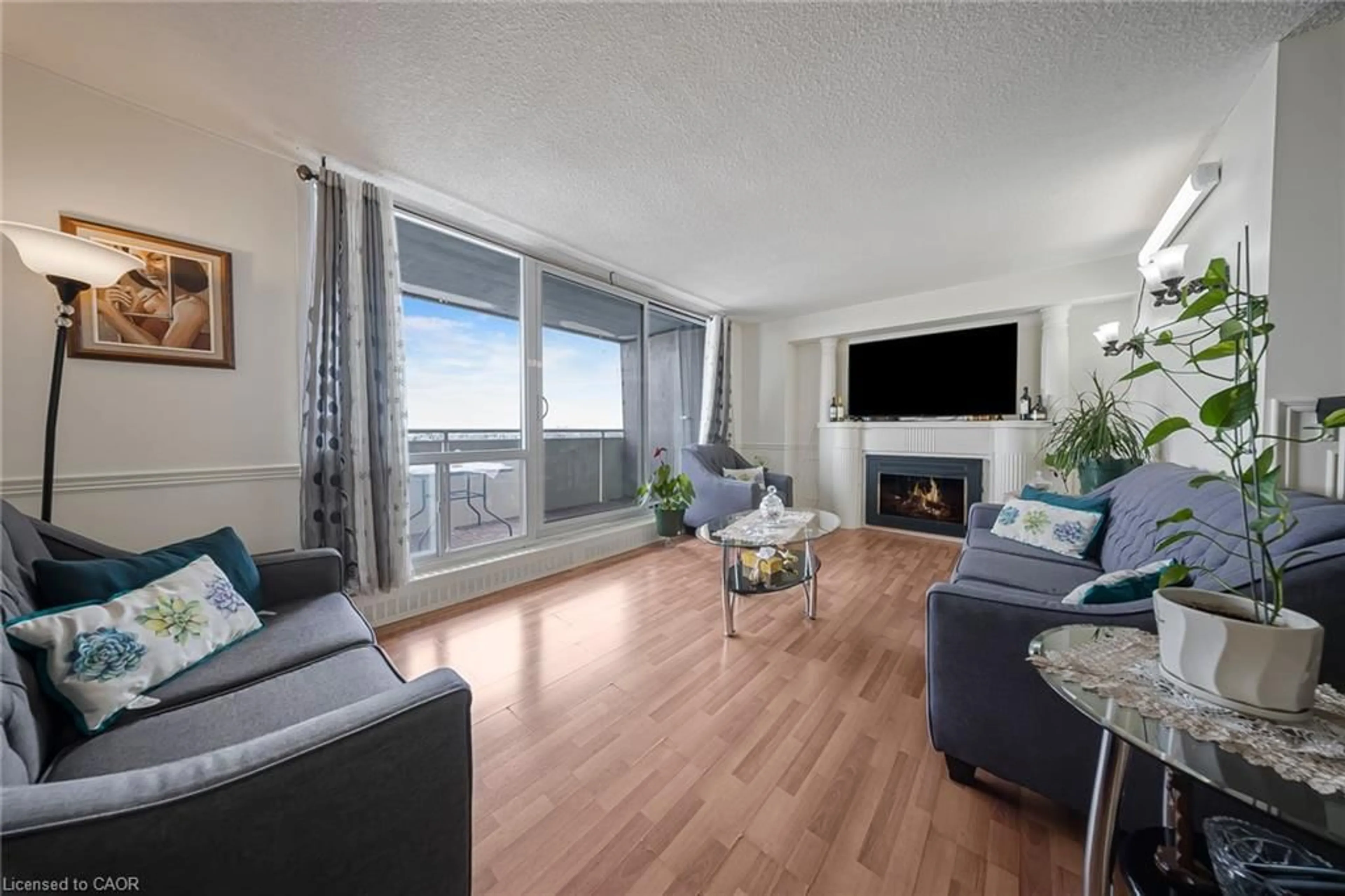 Living room with furniture, wood/laminate floor for 1338 York Mills Rd #1603, North York Ontario M3A 3M3