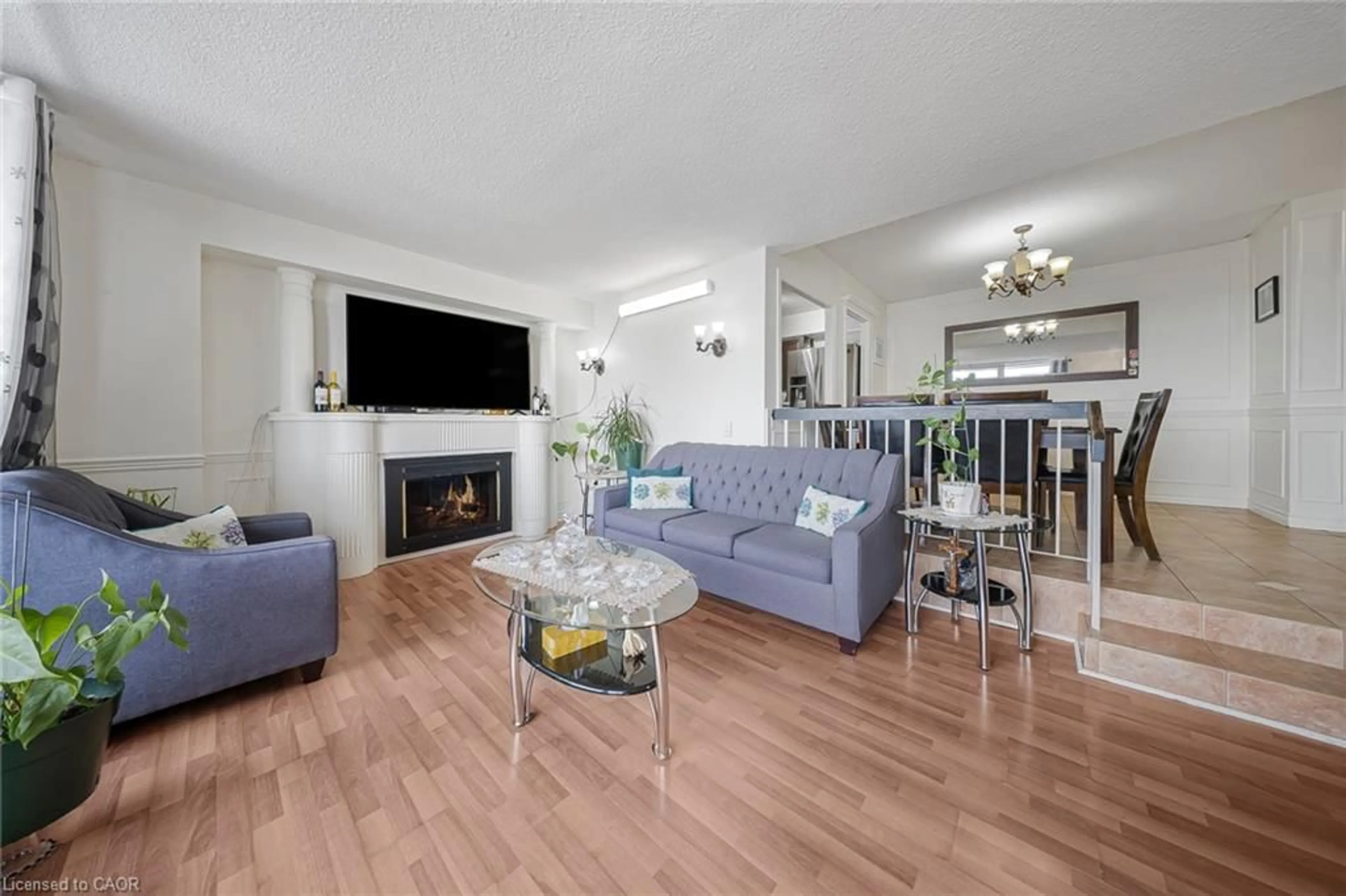 Living room with furniture, wood/laminate floor for 1338 York Mills Rd #1603, North York Ontario M3A 3M3