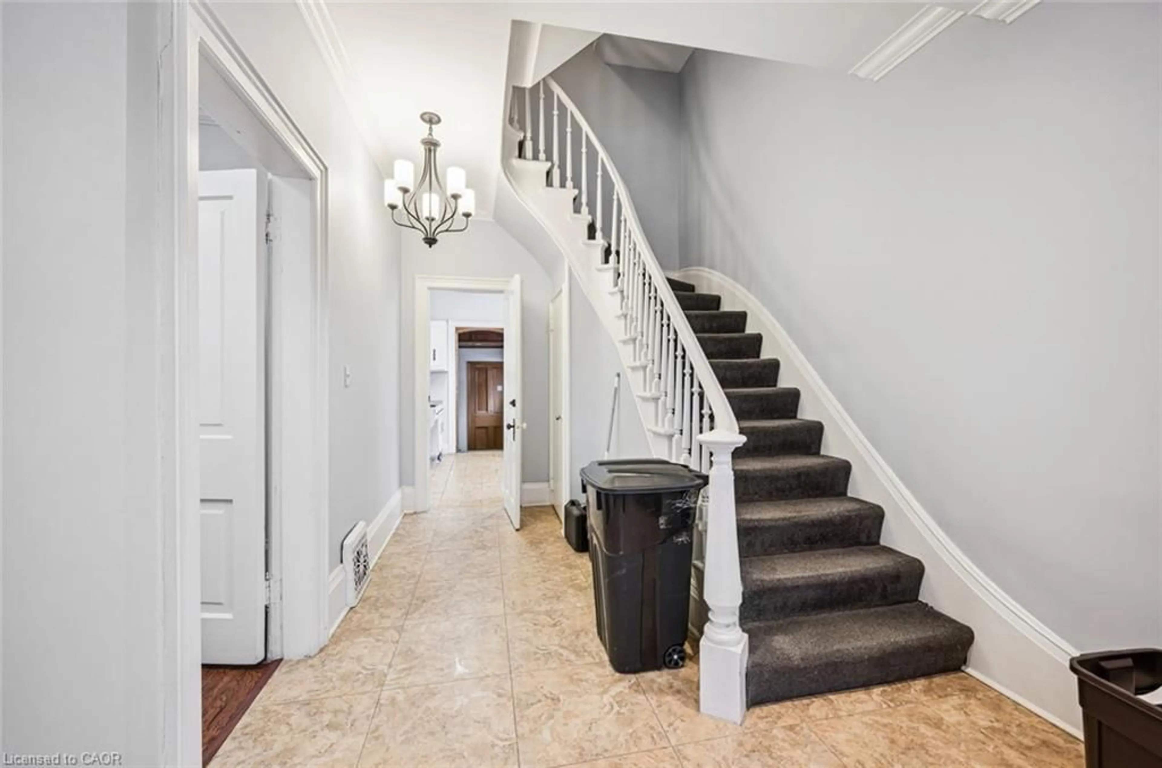 Indoor foyer for 109 College St, Kitchener Ontario N2H 5A2