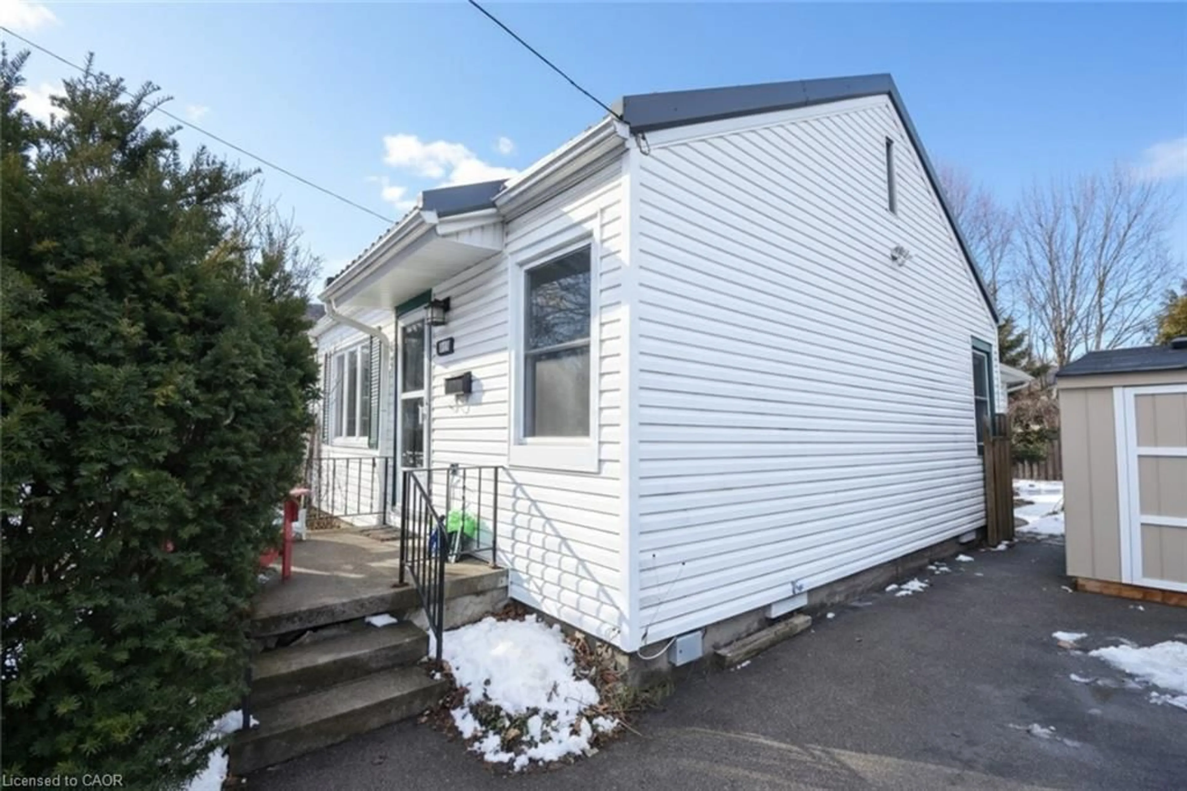 Unknown for 30 Hunter St, Dundas Ontario L9H 1E6